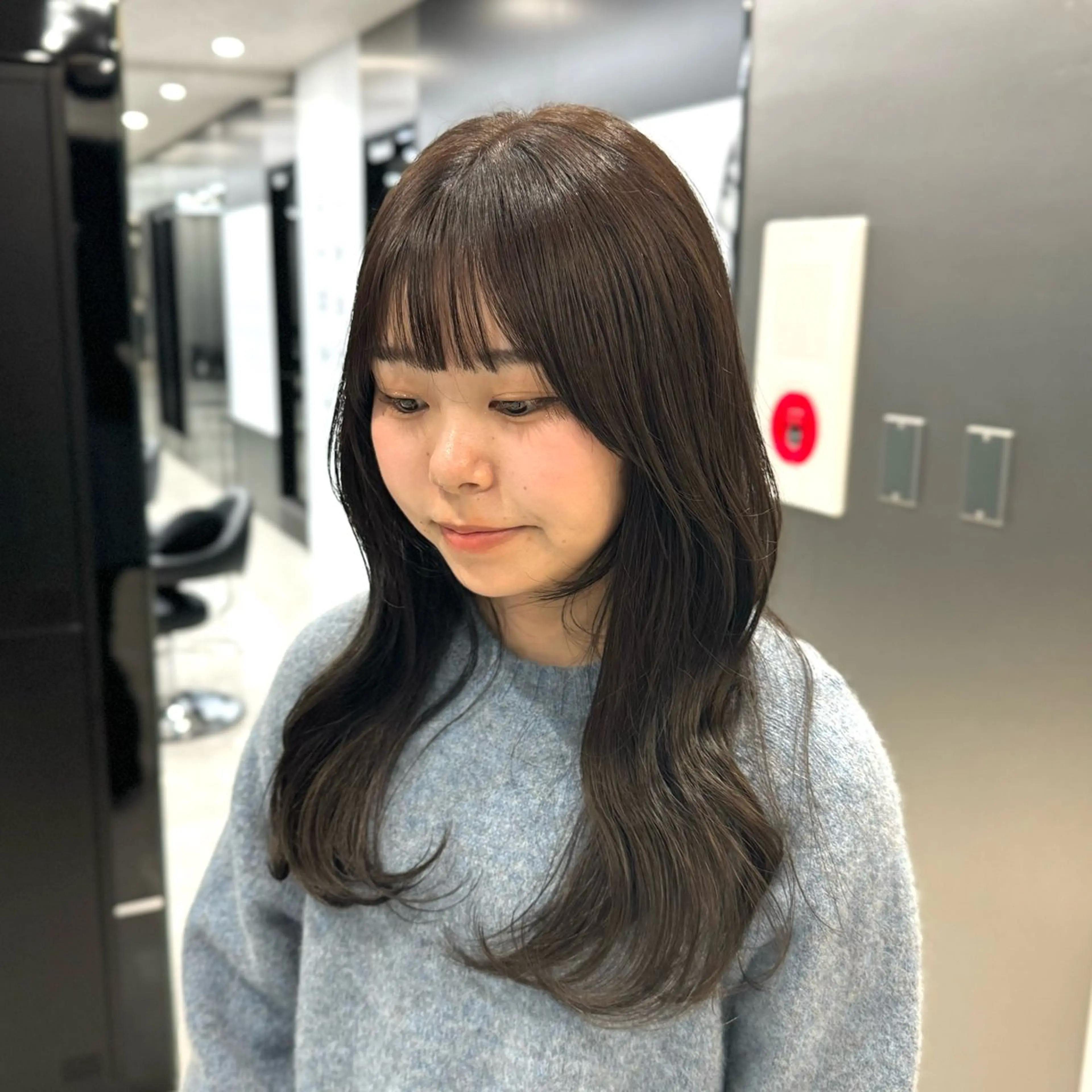 ロング カラー ベージュカラー ブリーチ 透明感カラー ブリーチなしカラー オリーブベージュ ヘアカラー トリートメント 新宿/顔周りカット/ レイヤー/がっきーのヘアスタイル