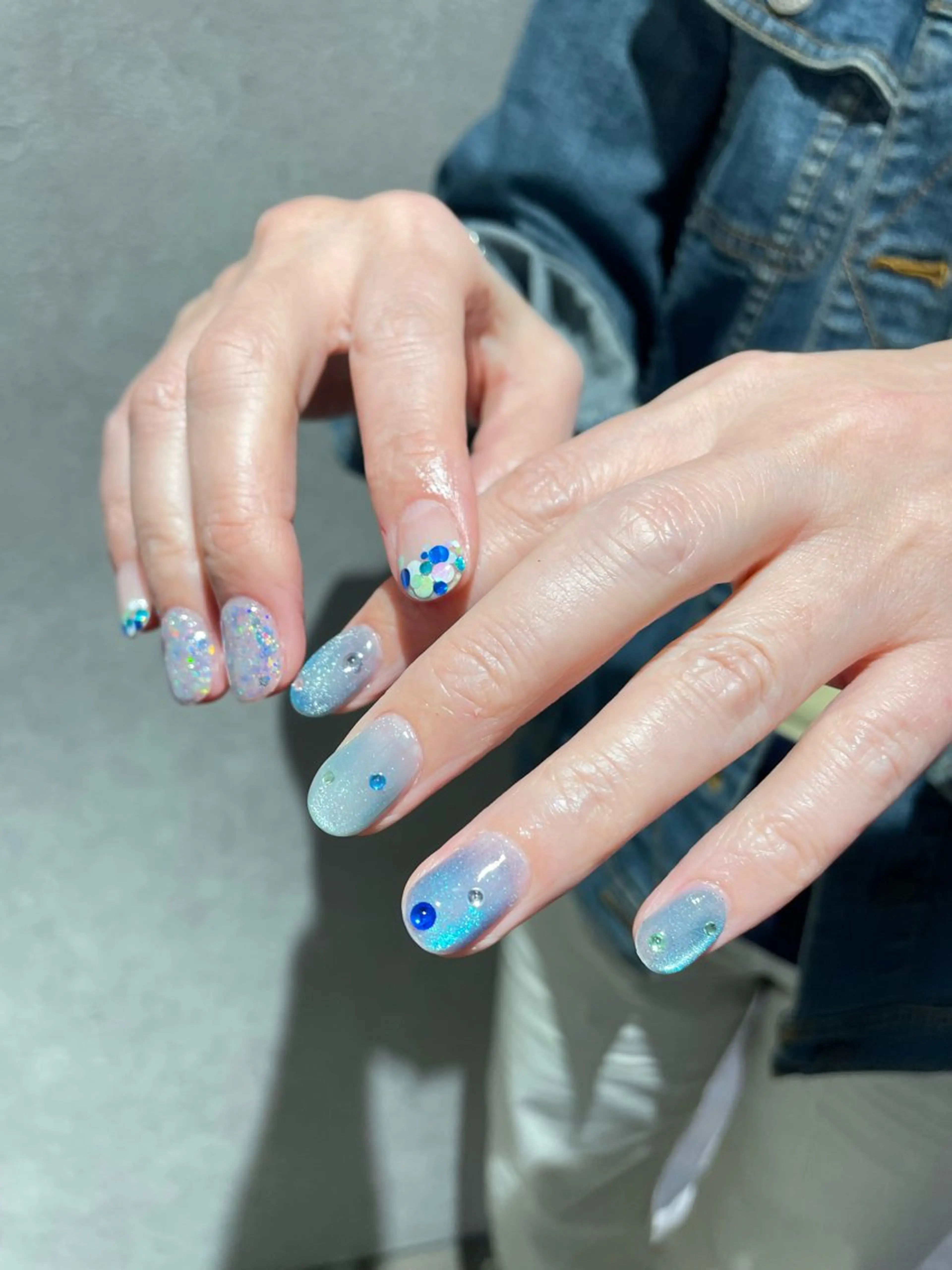 ネイル ブルー マグネットネイル ハンドネイル ナチュラル透明感🌱 小山美樹子のヘアスタイル