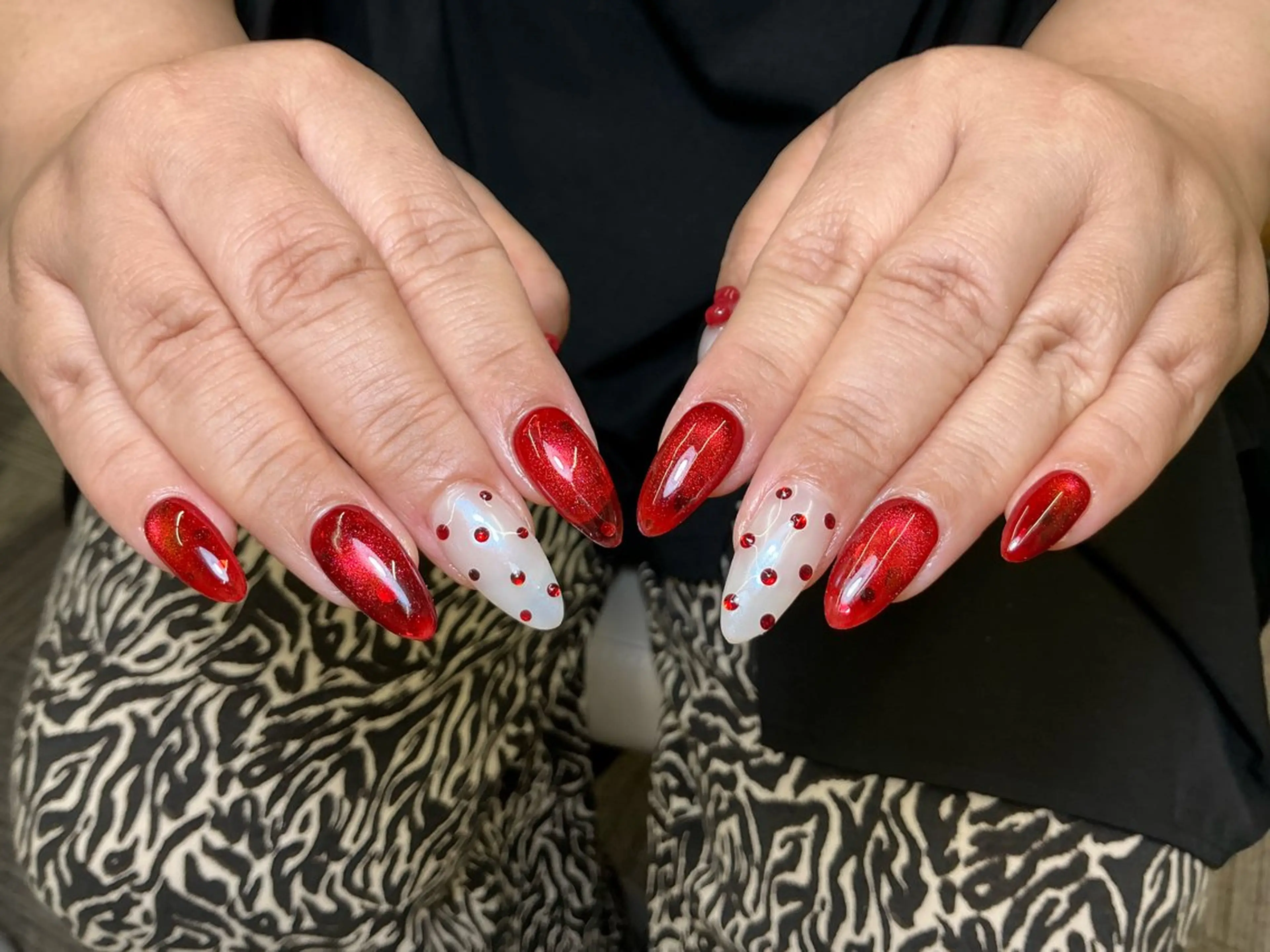 ネイル オーロラネイル 長さ出し フレンチネイル ジェルネイル ガラスフレンチ ハンドネイル Rela・S NAILのネイルデザイン