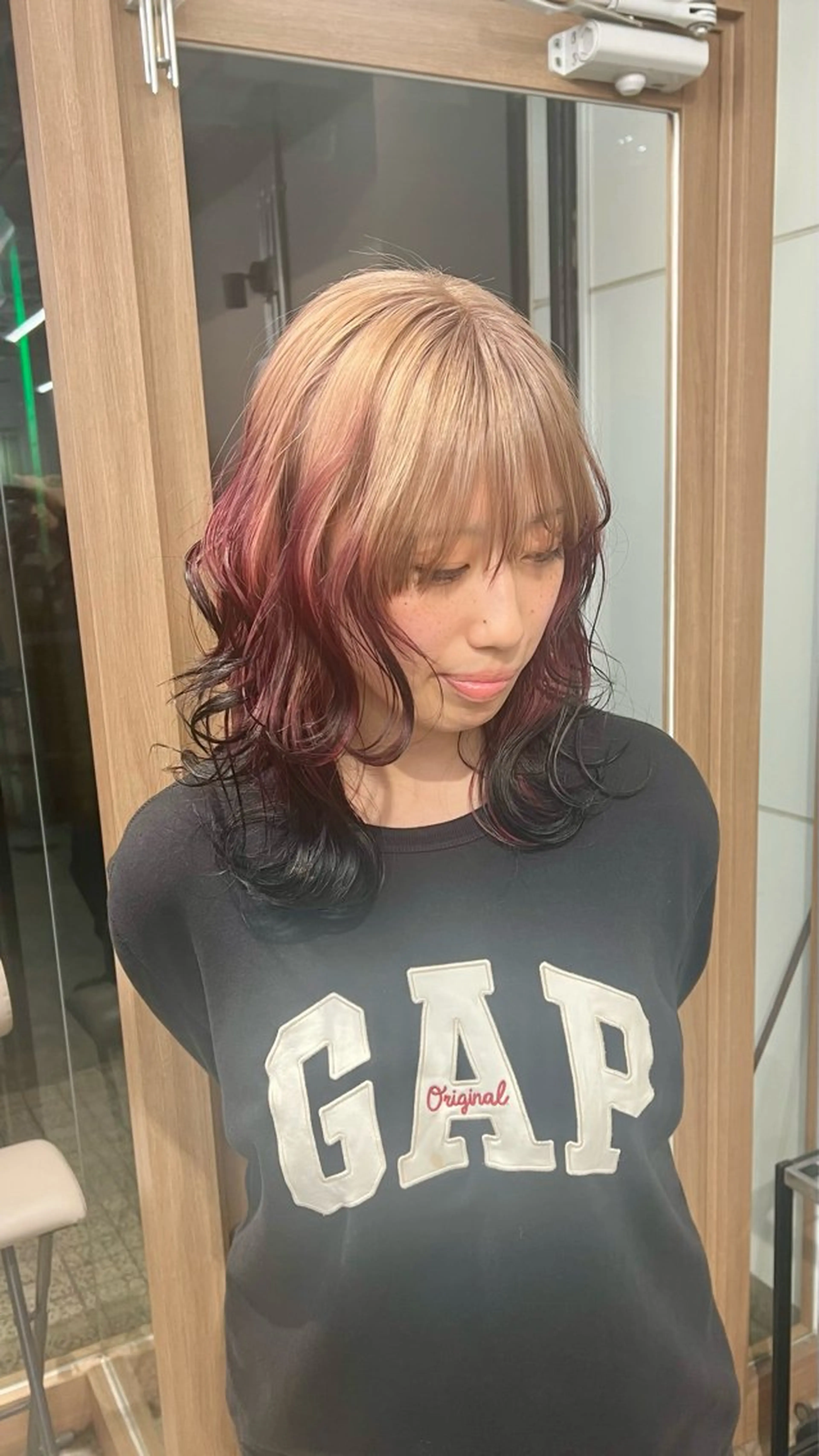 ミディアム カラー ヘアアレンジ ブリーチ毛の縮毛矯正 ハイトーン/岡本智樹のヘアスタイル