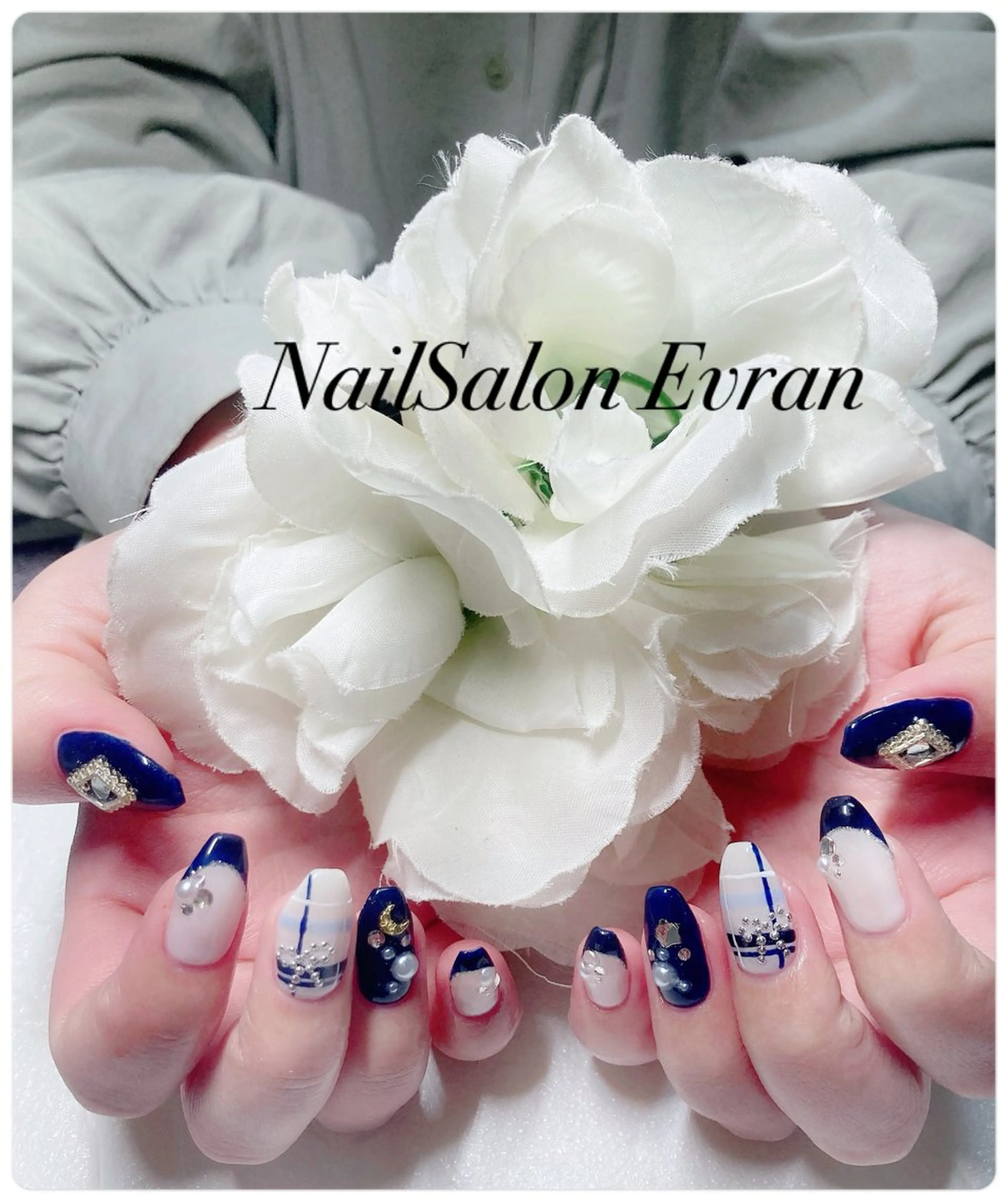 ネイル アートネイル フレンチネイル マグネットネイル 持ち込み ニュアンスネイル ハンドネイル Nail salon Evranのネイルデザイン