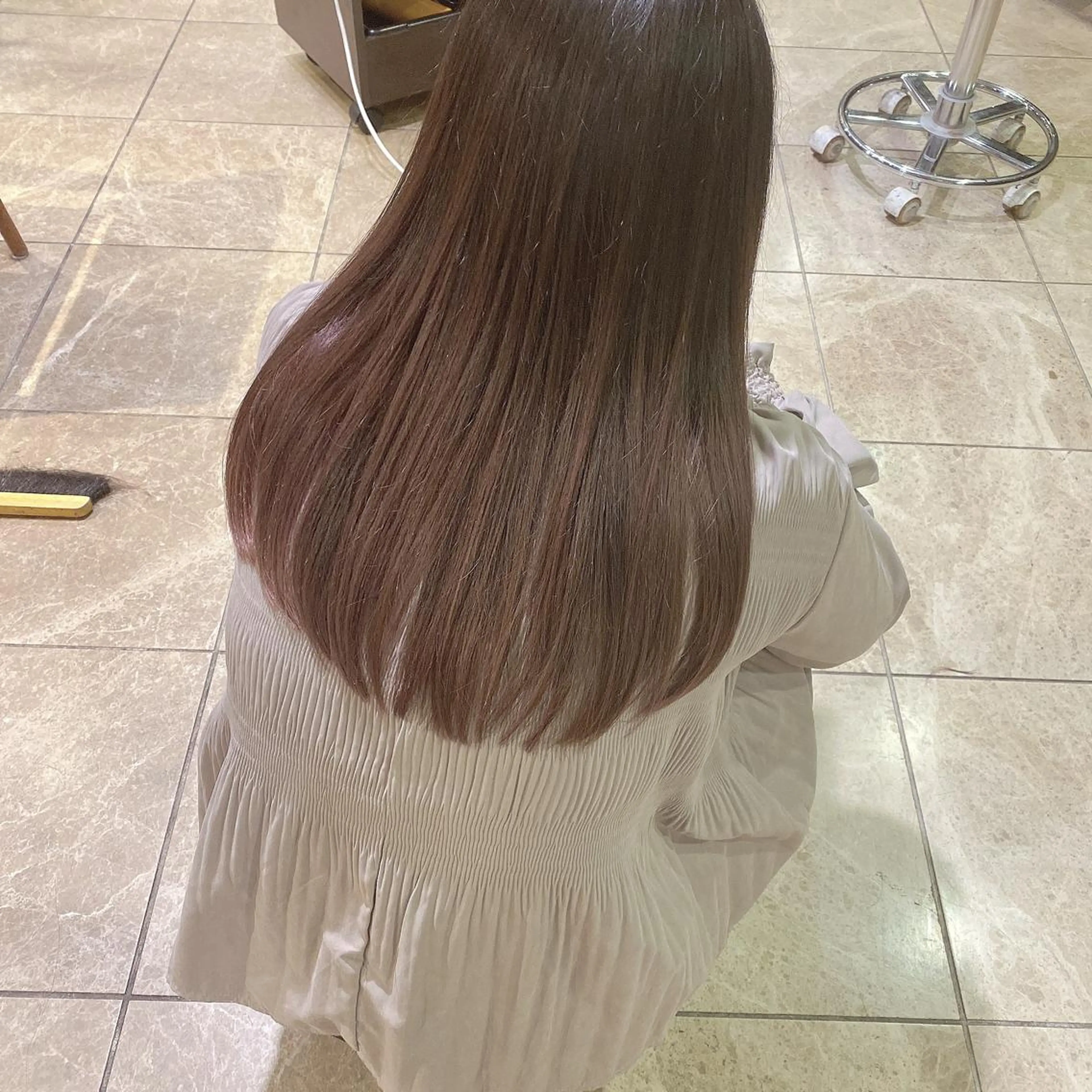 ロング カラー shiori ﾍﾞｰｼﾞｭｶﾗｰのヘアスタイル