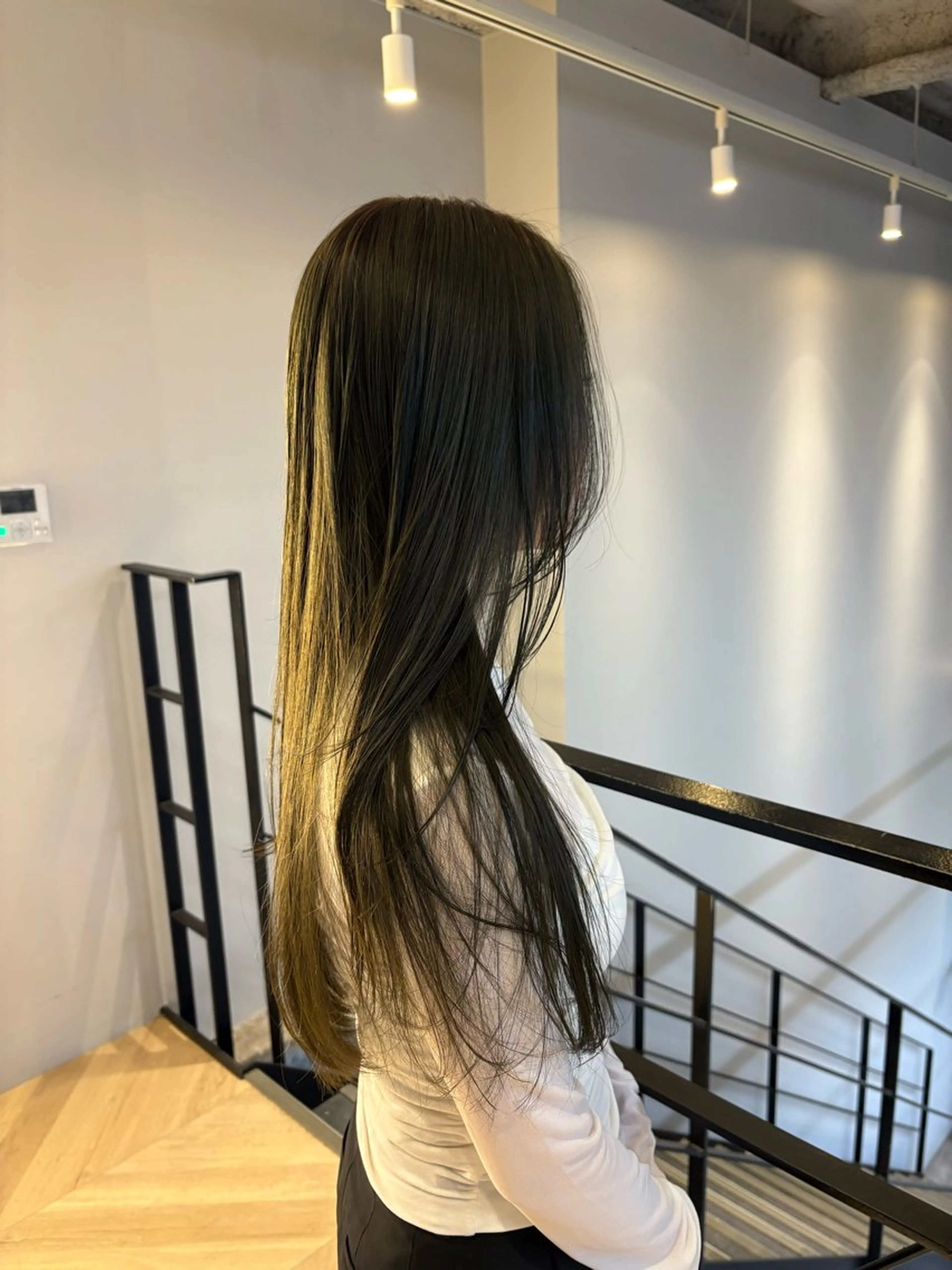 ロング カット ヘアカラー yuri/オリーブ/ 暖色カラー/レイヤーのヘアスタイル