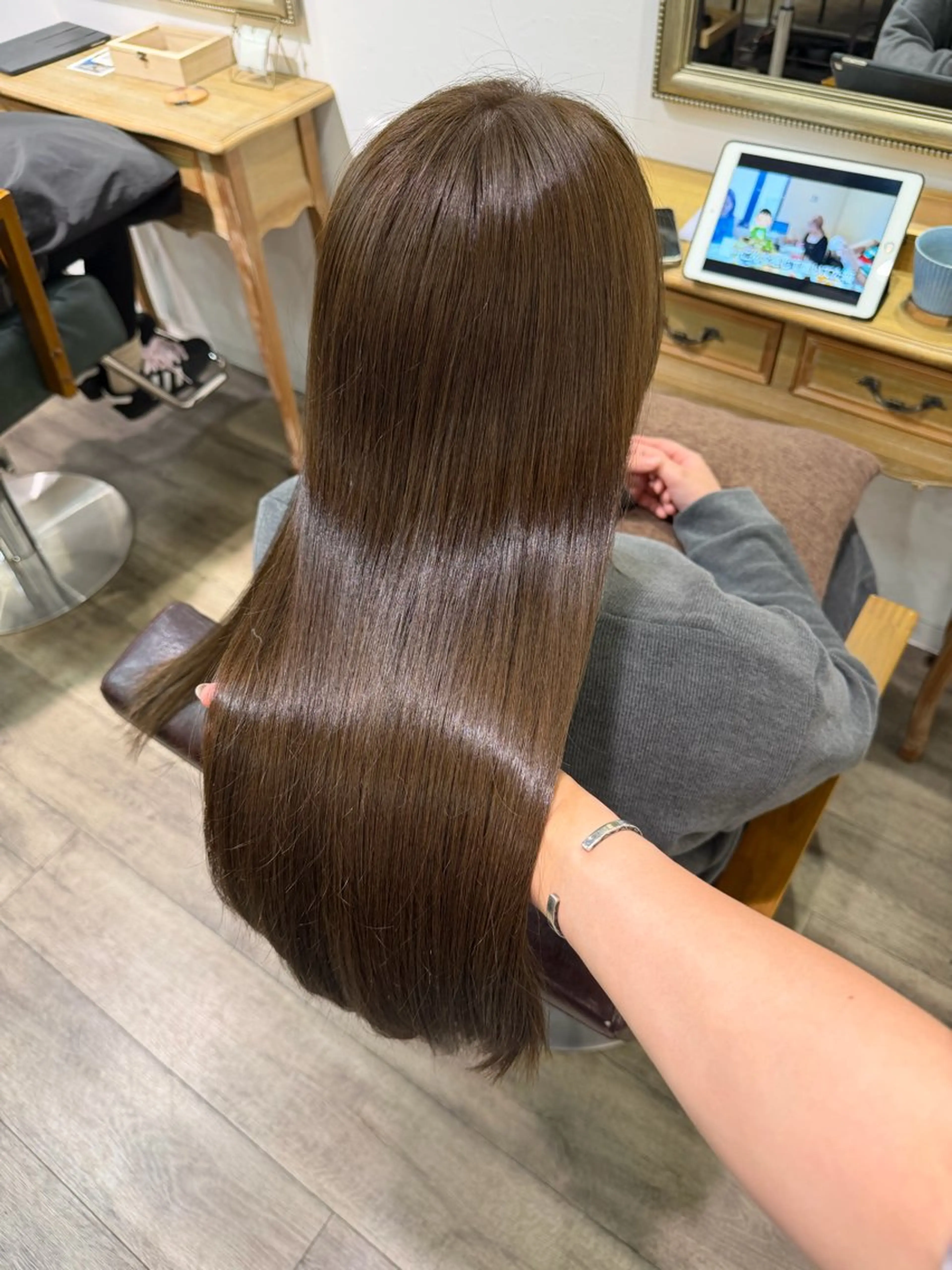 ロング カラー ヘアカラー トリートメント Felice Erikaのヘアスタイル