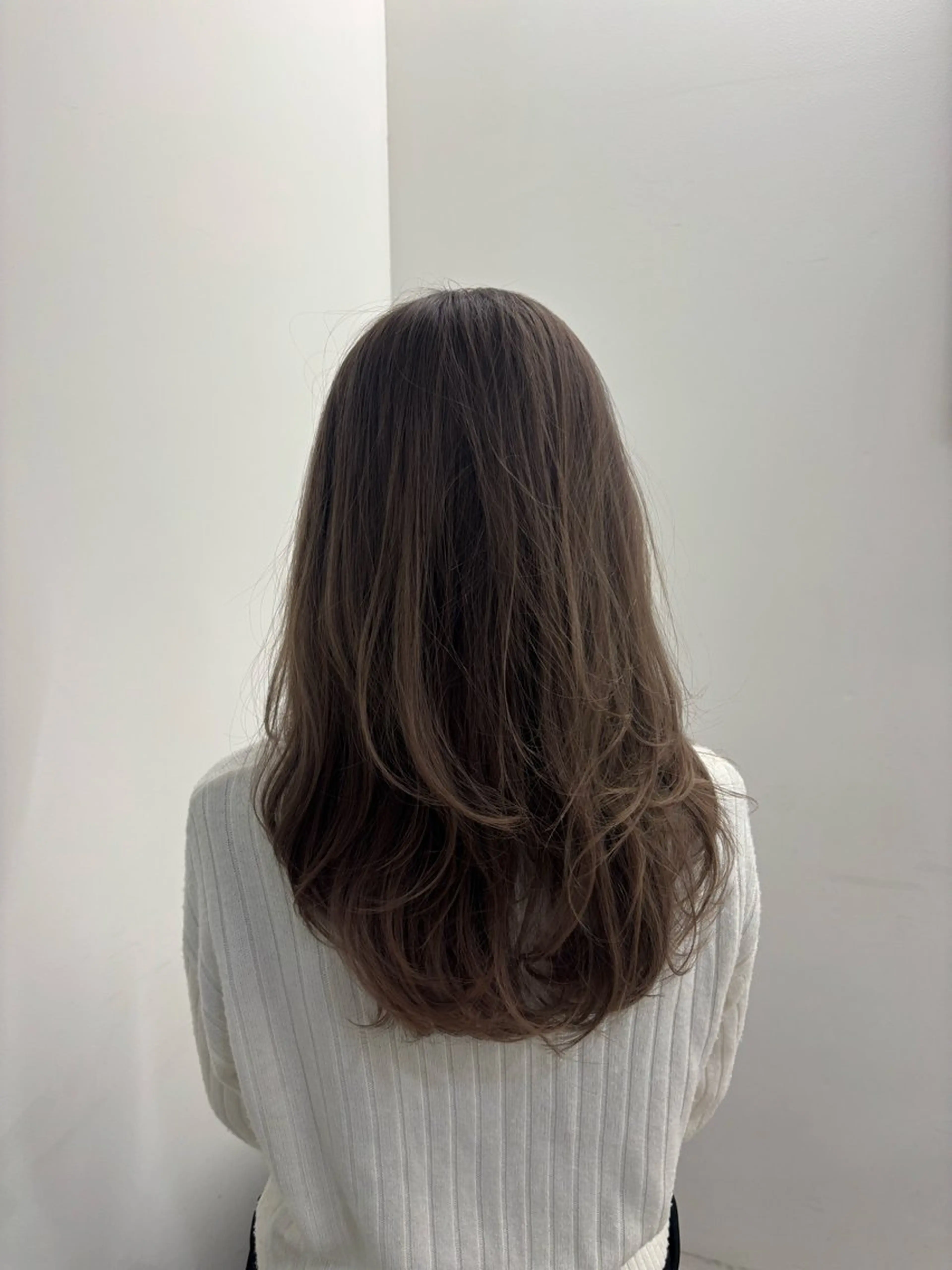 セミロング レイヤーカット カット ヘアカラー 青木 翔海のヘアスタイル