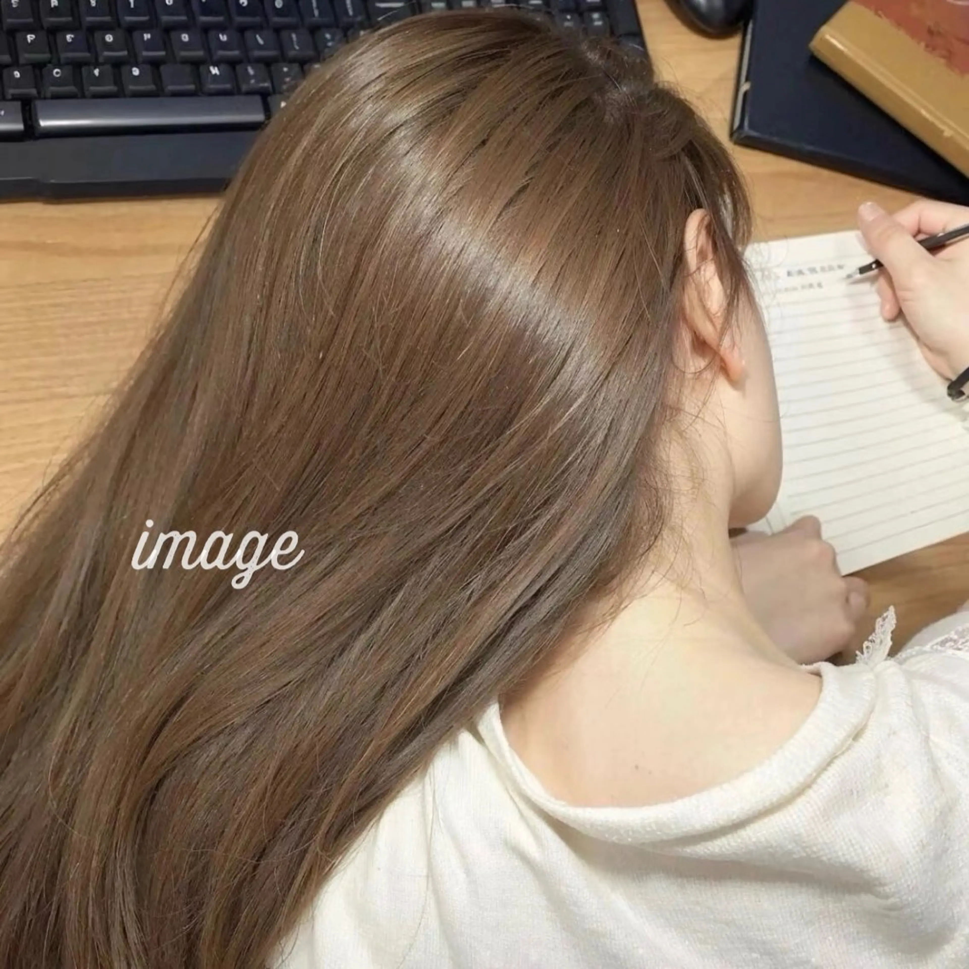 ロング カラー ベージュカラー 透明感カラー オリーブベージュ suzuka韓国 𝒉𝒂𝒊𝒓🫧のヘアスタイル
