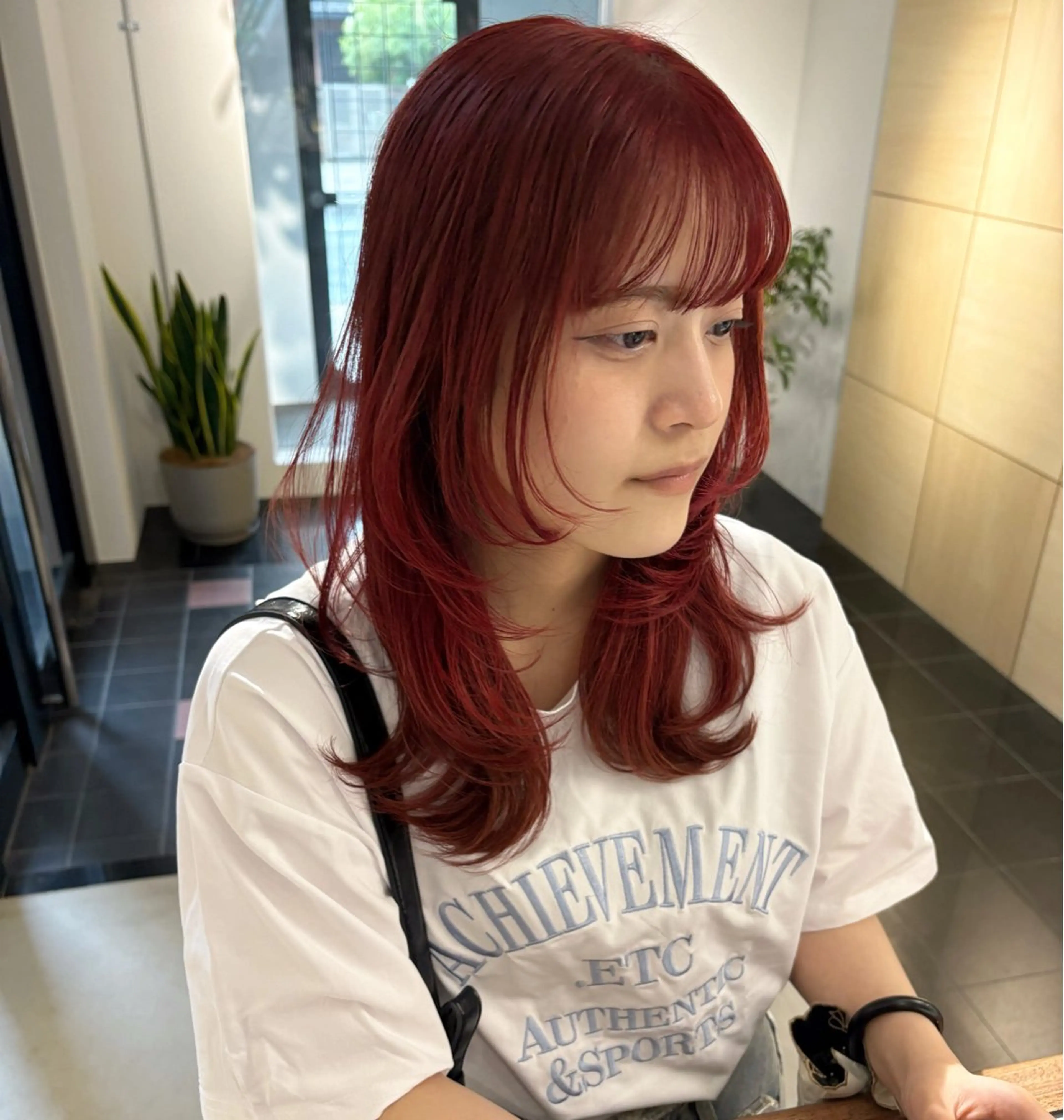 ロング カラー レッドカラー レイヤーカット カット ヘアカラー Yui⭐️ 透け感カラーのヘアスタイル