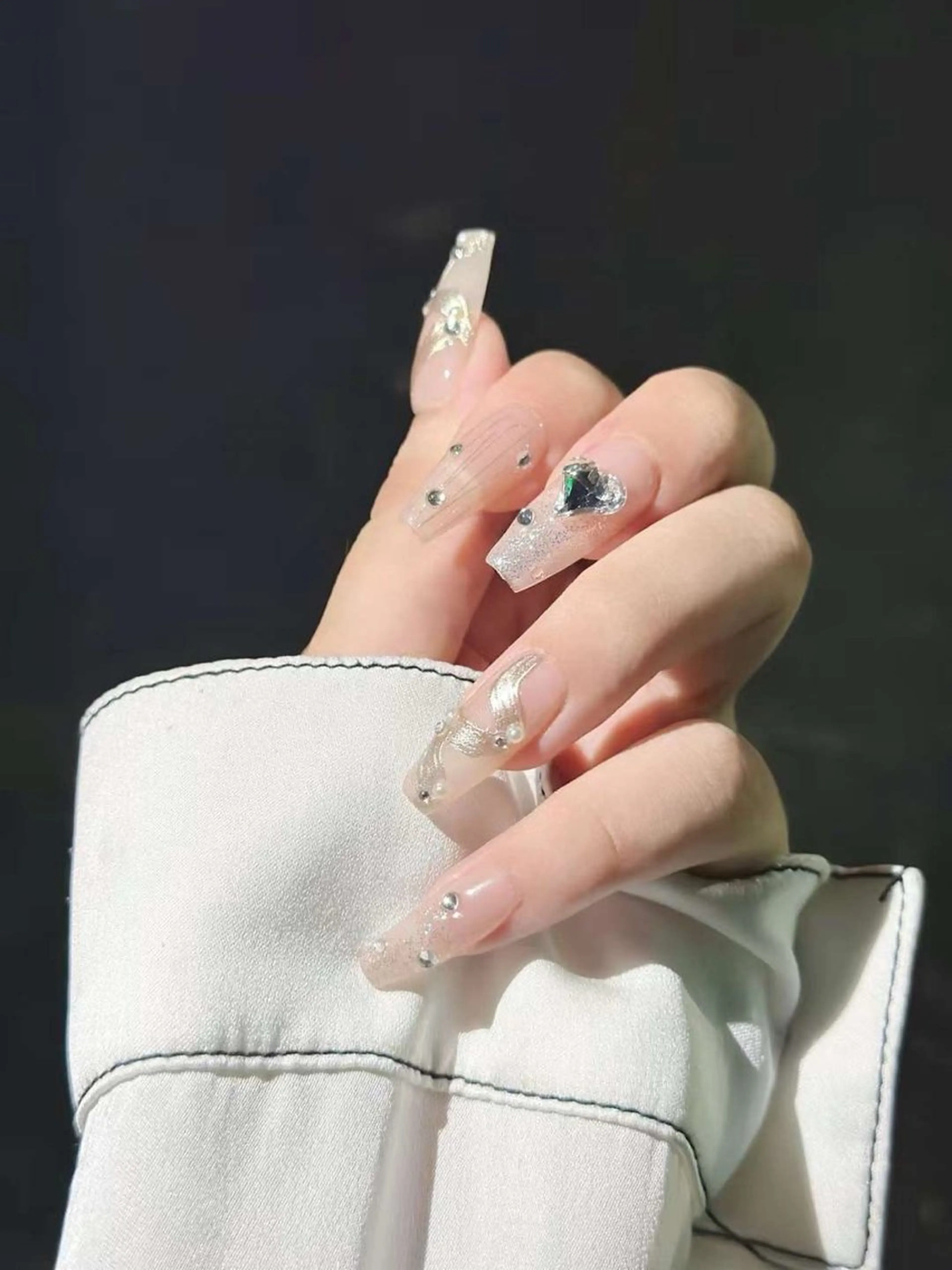 ネイル フットネイル フレンチネイル ゴージャス ハート キラキラネイル ハンドネイル MoonNail ユリ🌸のネイルデザイン