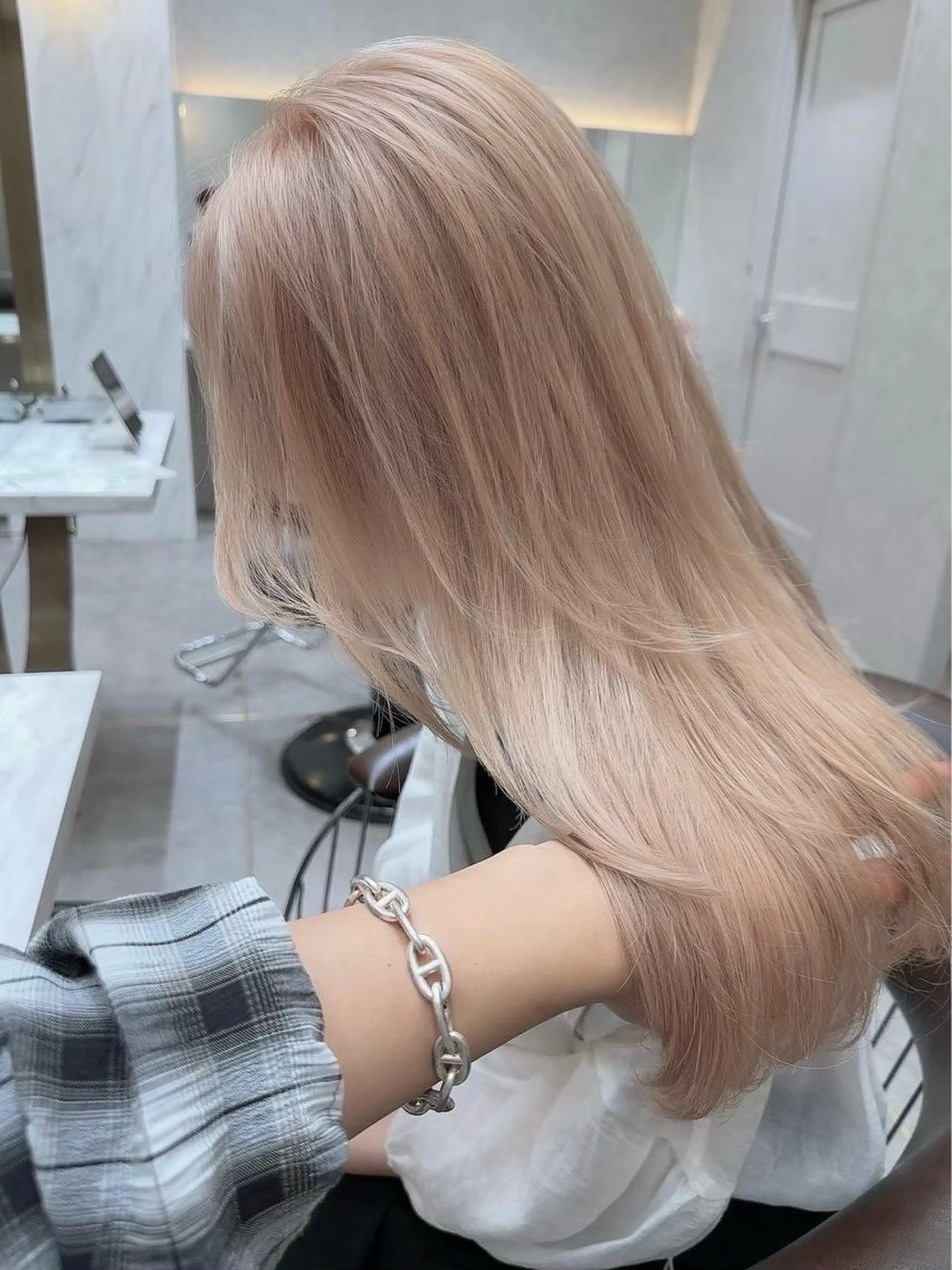 ロング カラー カット ヘアカラー トリートメント Lond Le'a /ハイトーンカラーのヘアスタイル