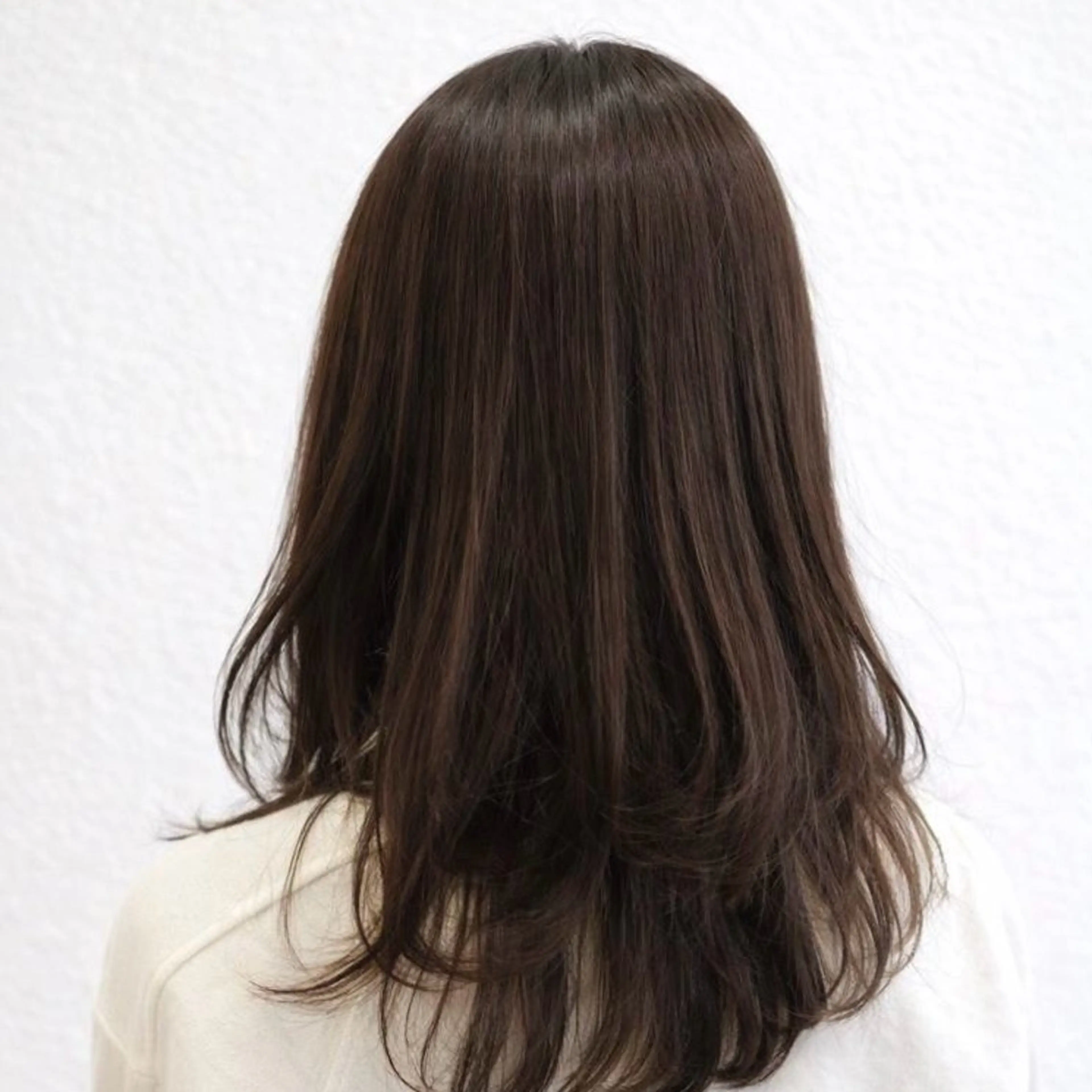 ミディアム カラー ブラウンカラー ナチュラルブラウン レイヤーカット カット ヘアカラー トリートメント 佐藤 舞のヘアスタイル