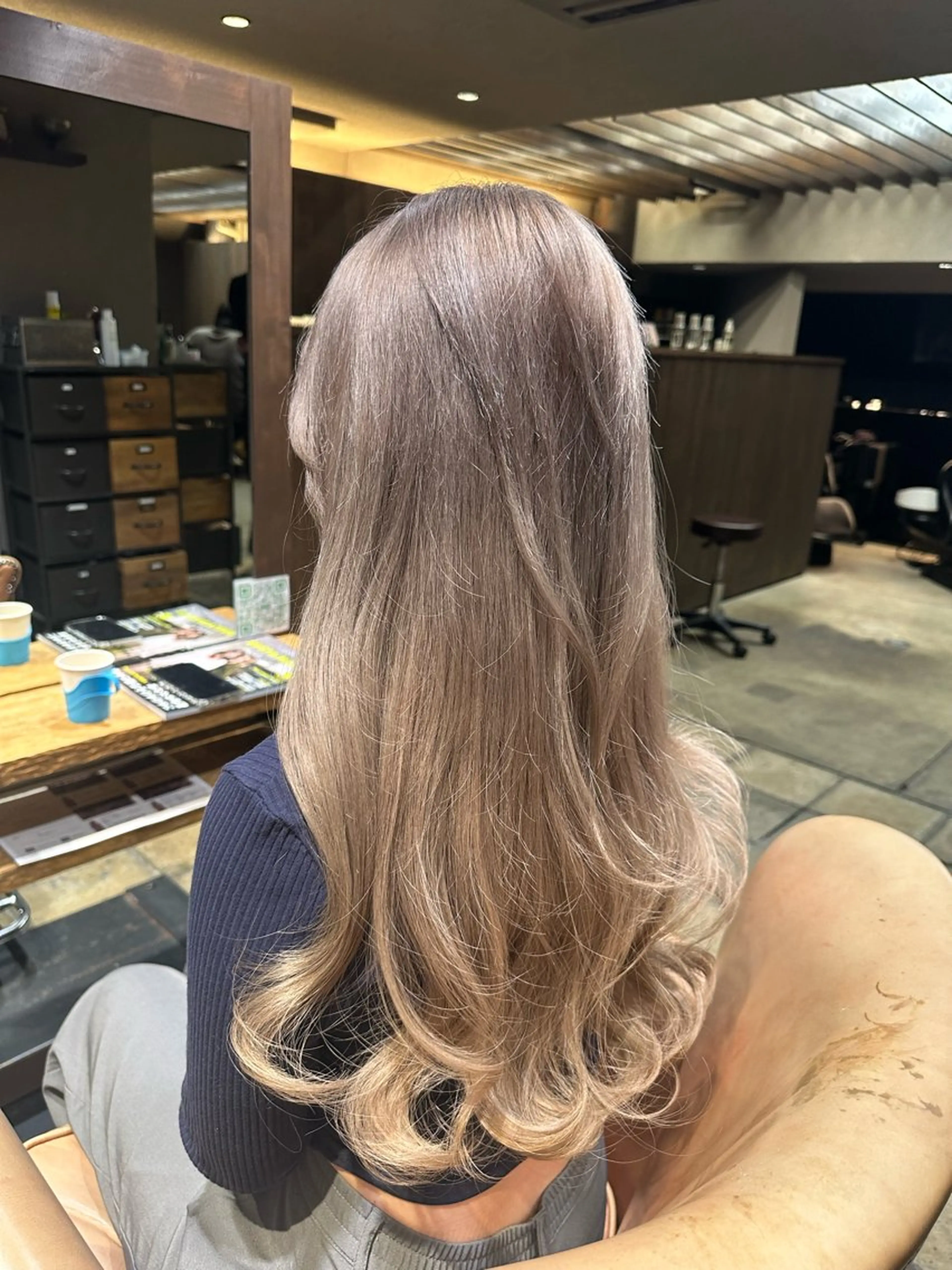 ロング カラー ベージュカラー ミルクティーベージュ ヘアカラー トリートメント 水光艶カラー/ 艶ブリーチ/颯のヘアスタイル