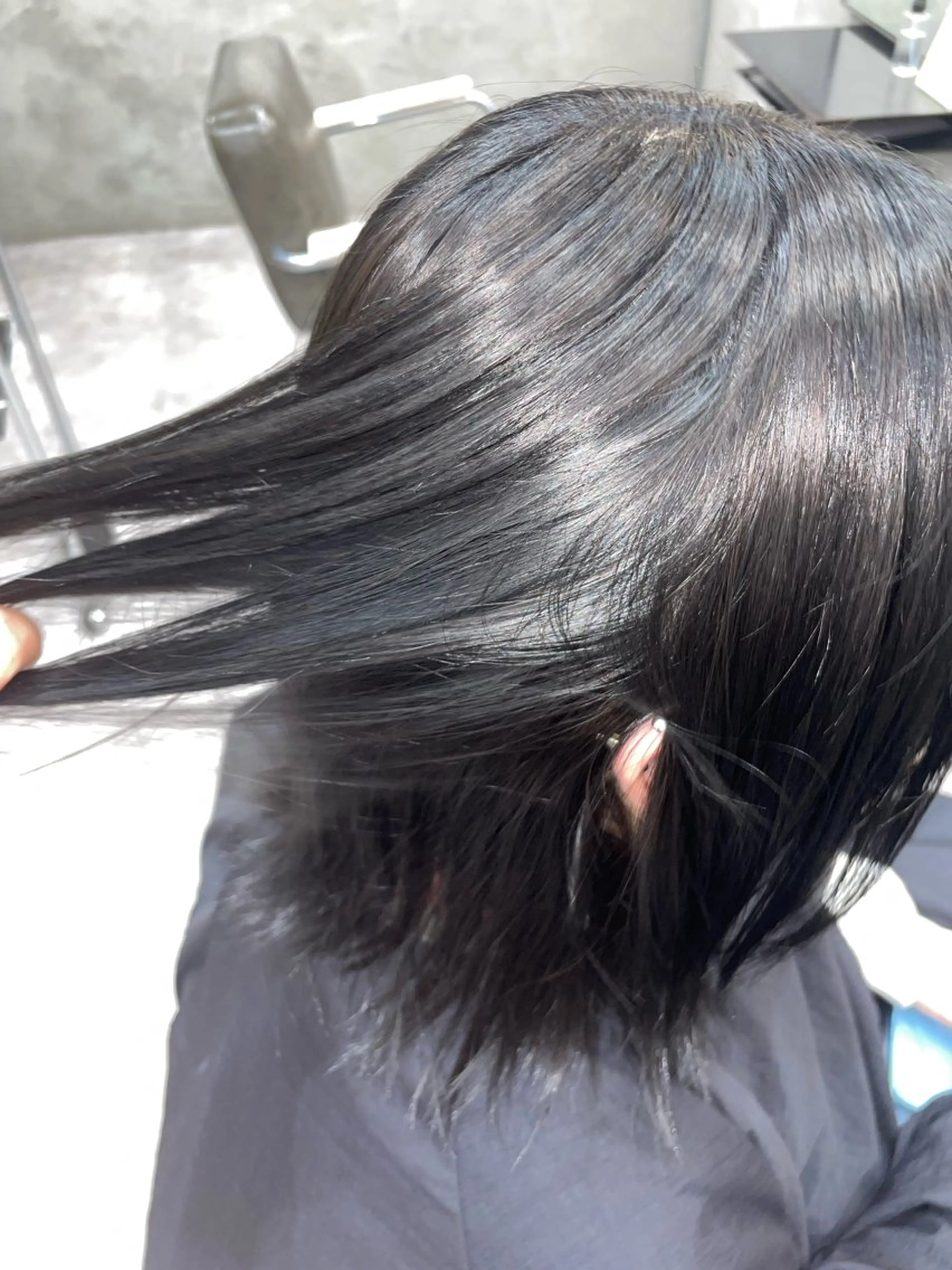 カラー ブリーチ シルバー 山口 真希のヘアスタイル