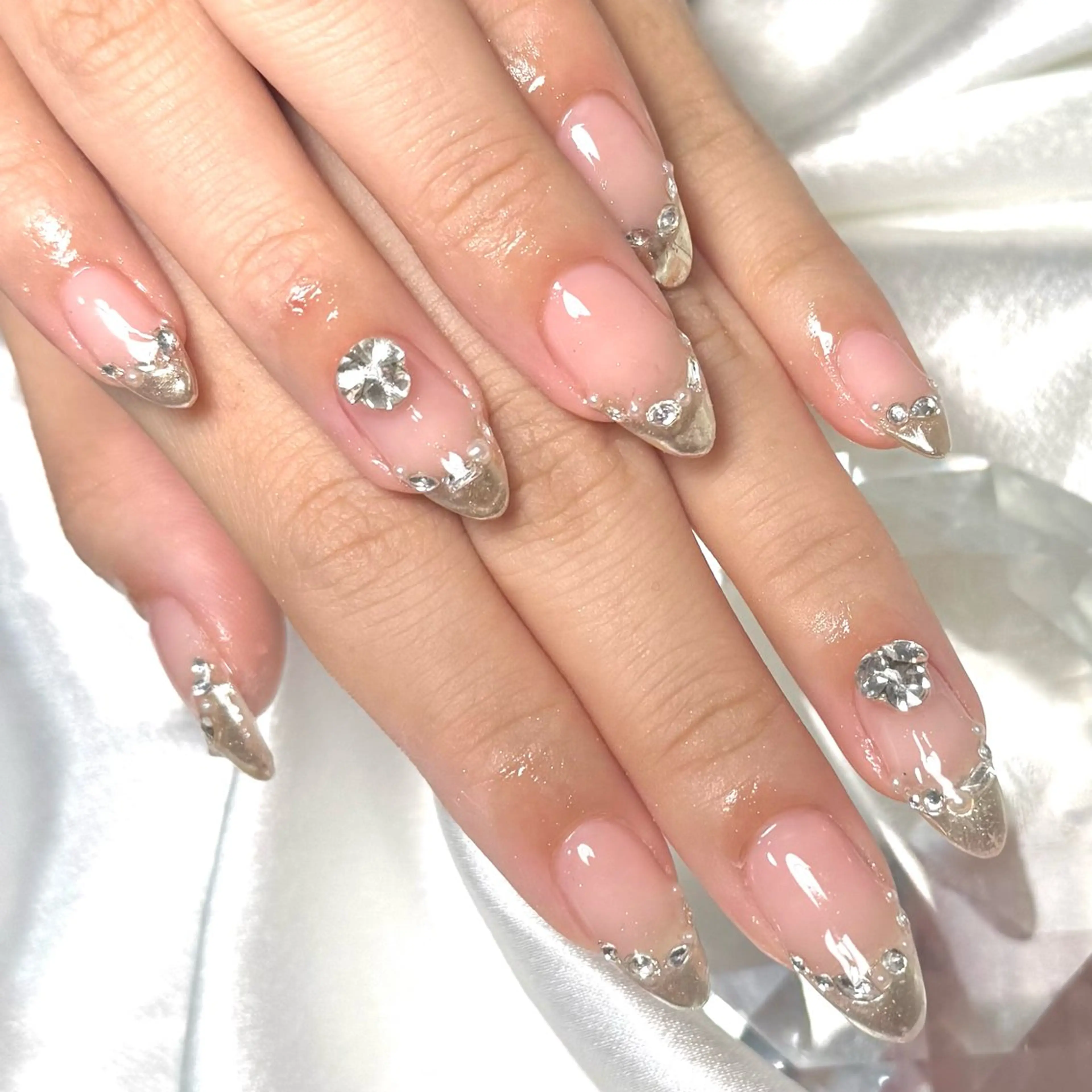 ネイル ハンドネイル ルシイ🎀新宿長さ 出しパーツ専門店のネイルデザイン