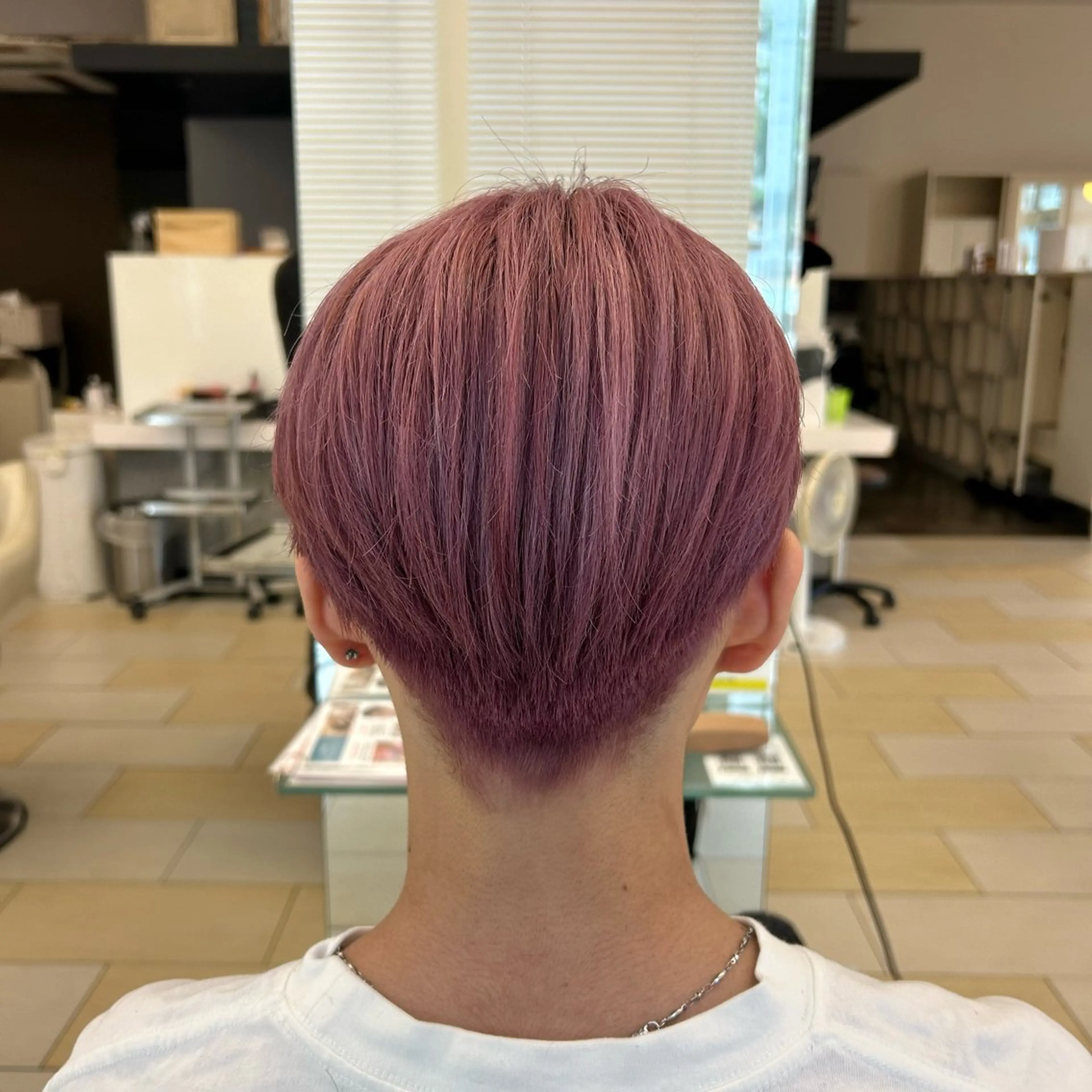 カラー メンズ メンズブリーチ ツーブロック 刈り上げ ブリーチ カット ヘアカラー 牧 ゆりか𓋈のヘアスタイル