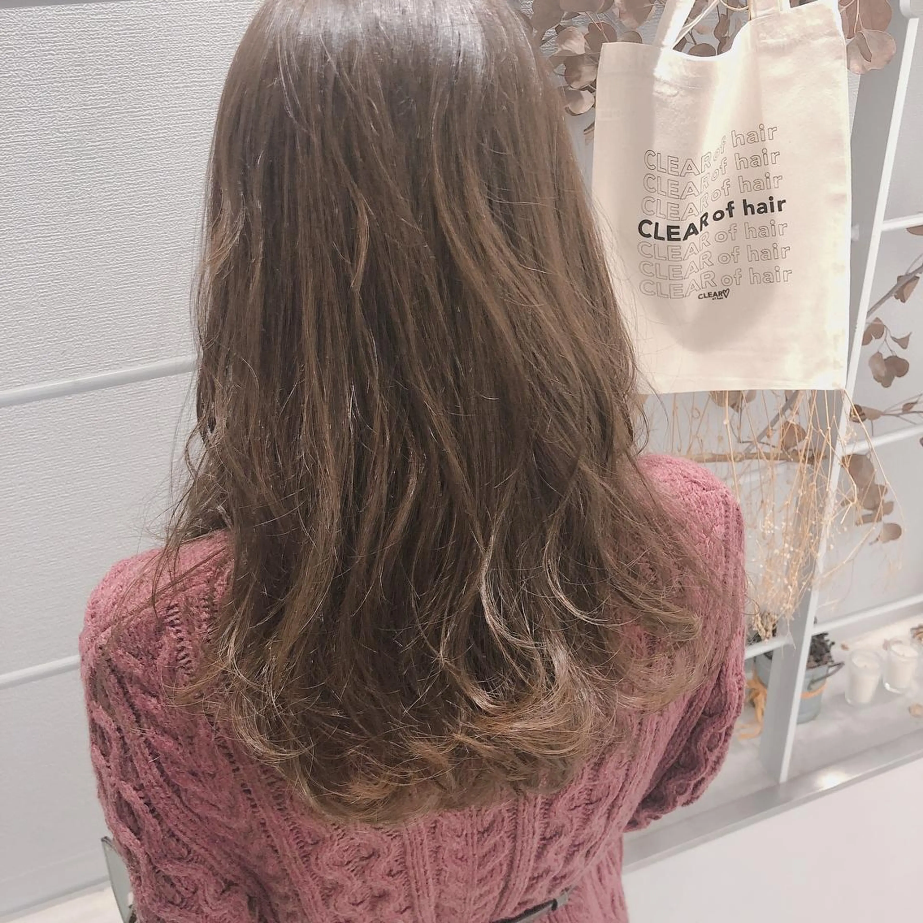 ロング カラー グレージュ ロング 柏木  彩花のヘアスタイル
