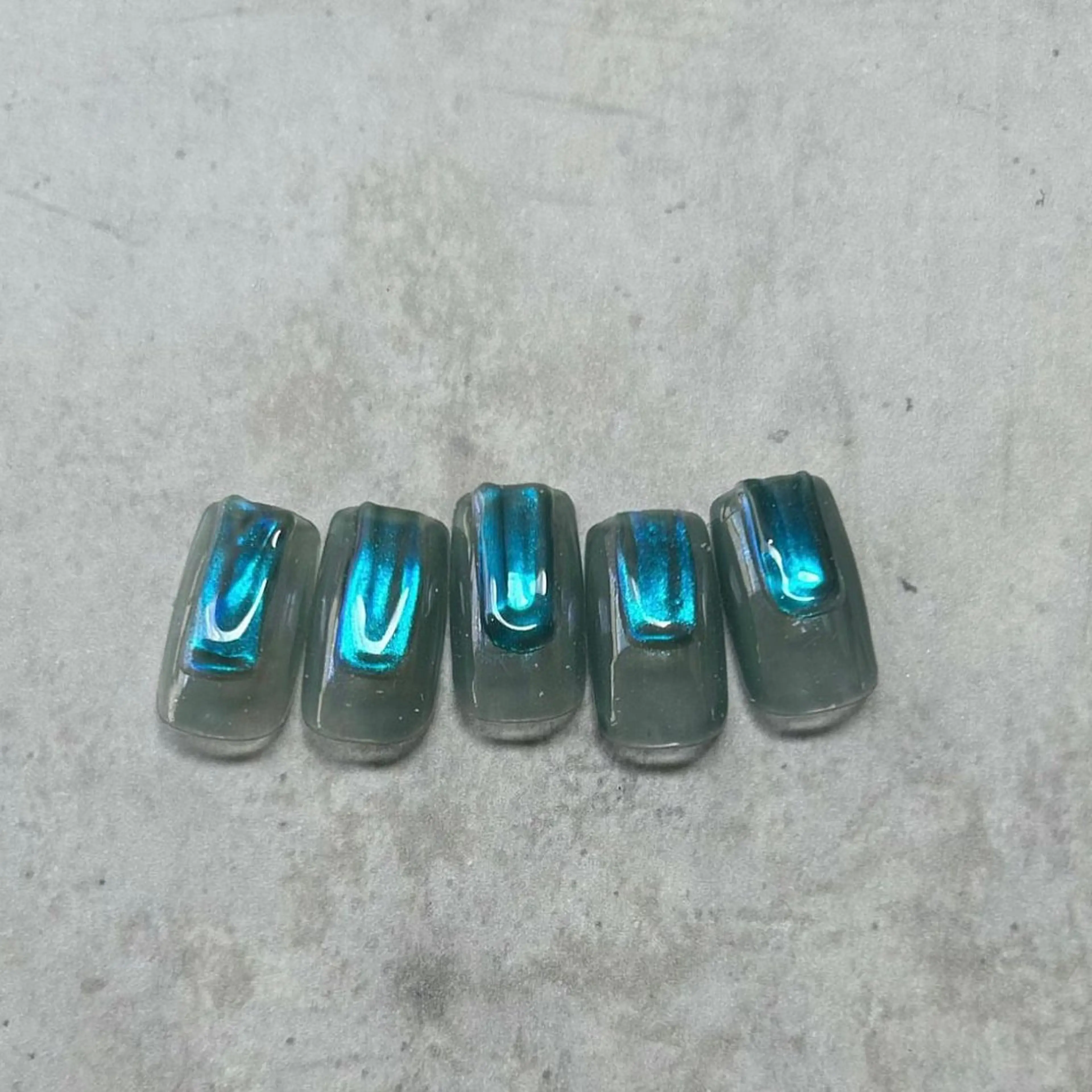 ネイル オーロラネイル ブルー カジュアル 氷ネイル・うるうるネイル ニュアンスネイル ハンドネイル ハンドケア lyly.nail所属・lylynail YUUKAのネイルデザイン