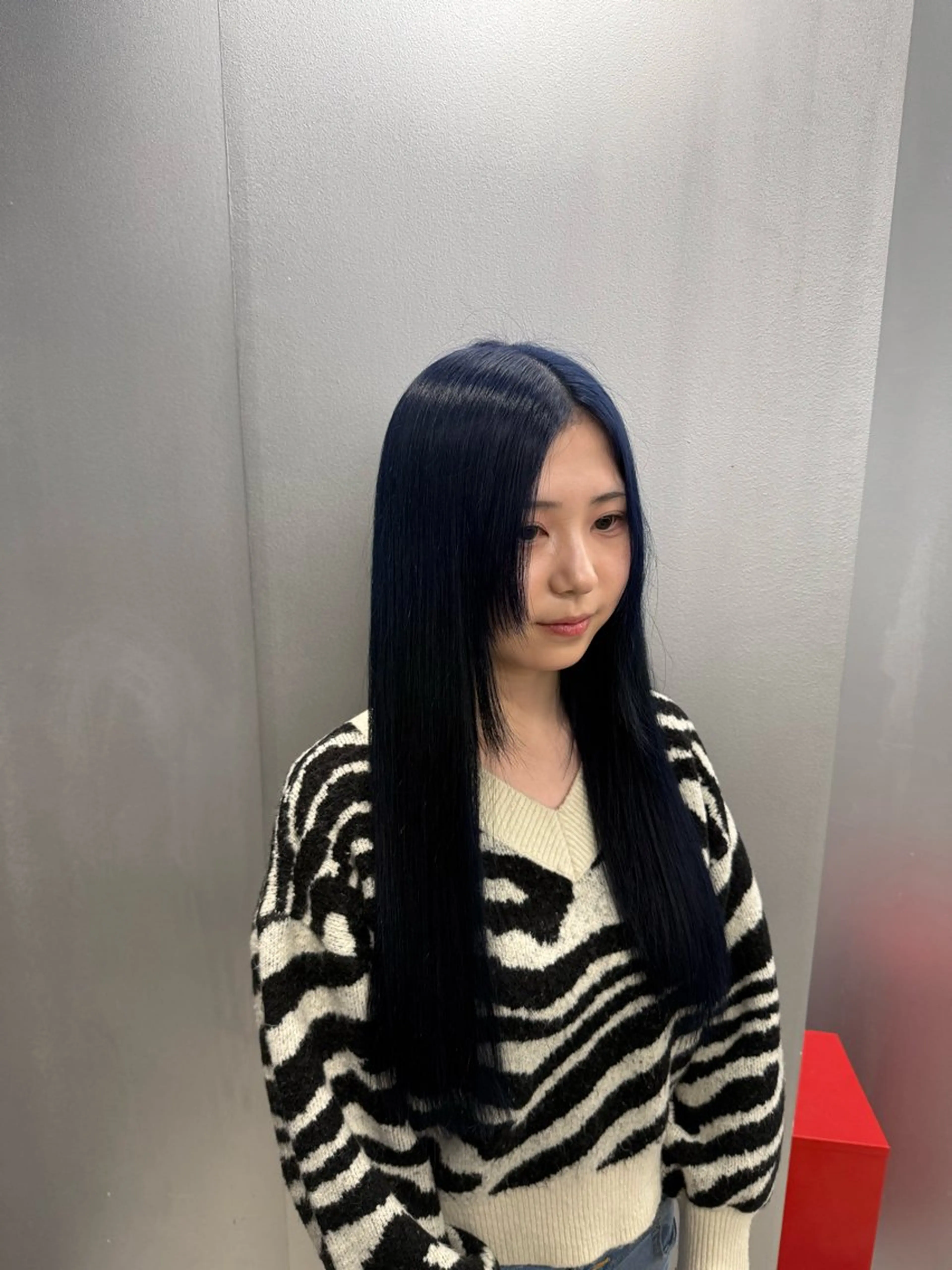 ロング カラー ヘアアレンジ ベージュカラー 黒髪 ブリーチ ブルーカラー ブルーブラック 神戸三宮ダメージレス ブリーチ特化 麟太郎のヘアスタイル