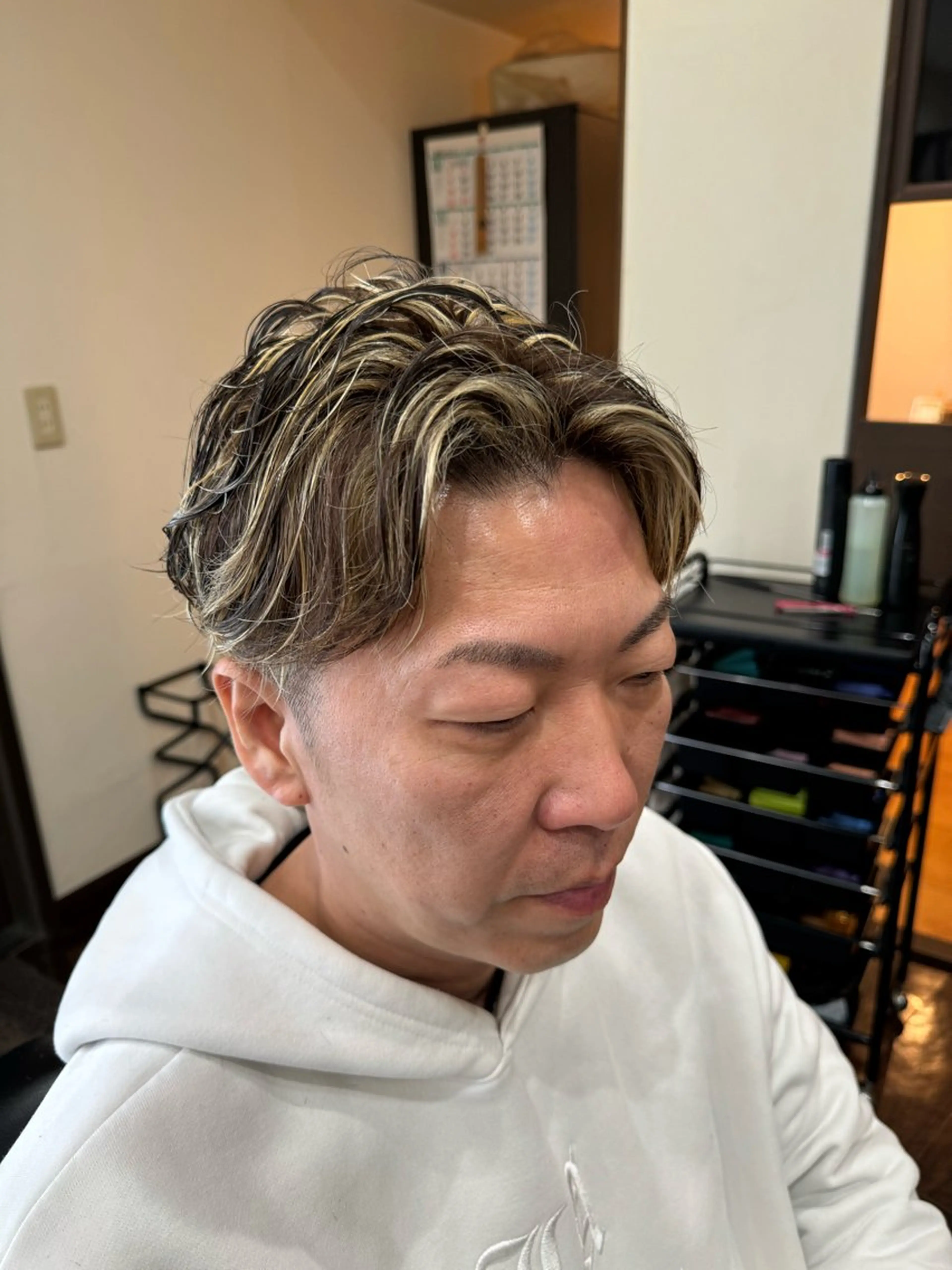 ショート カラー メンズ センターパート メンズハイライト ハイライトカラー ハイライト 早川 太貴のヘアスタイル