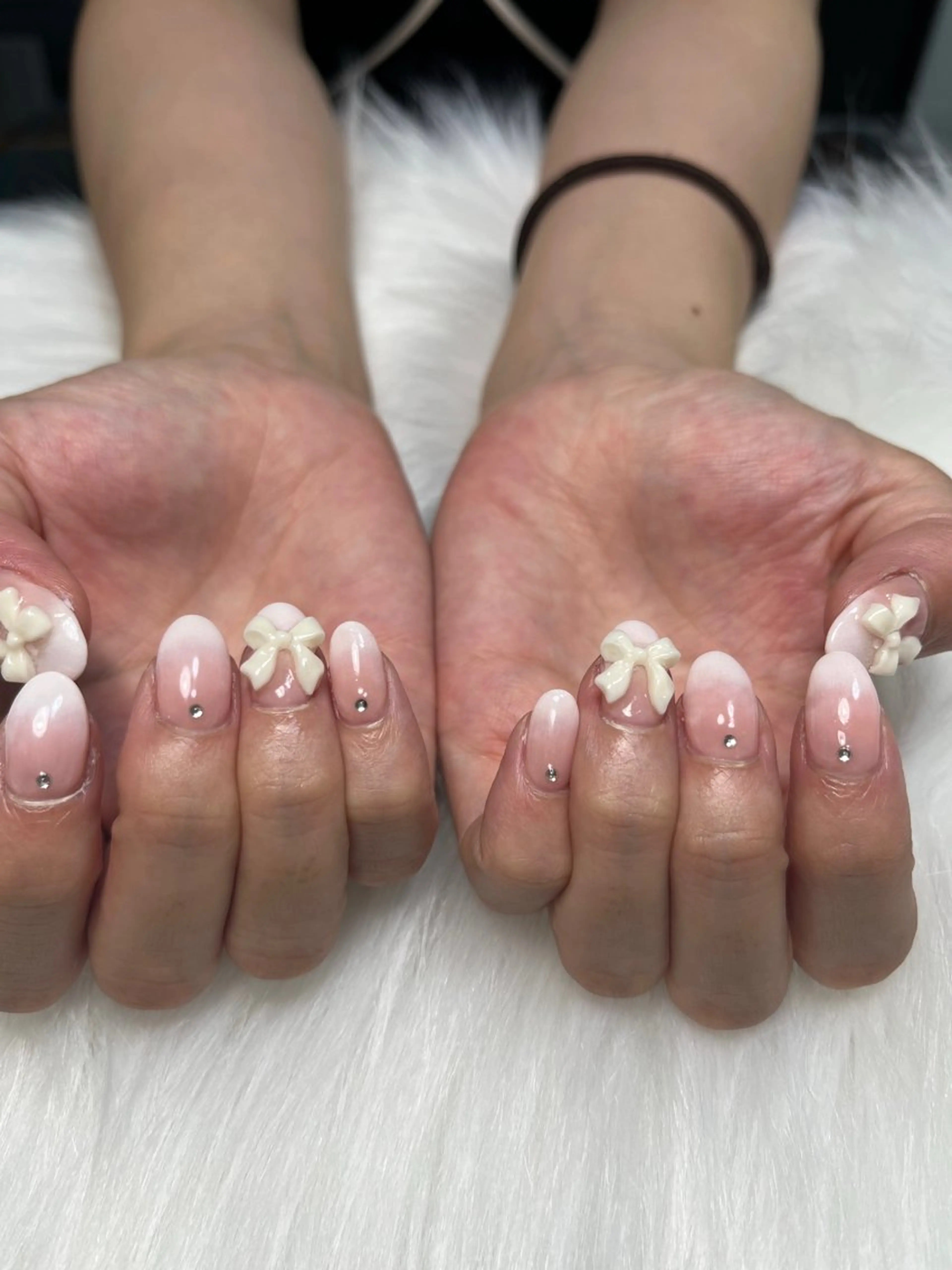 ネイル グラデーション リボン ホワイト ハンドネイル Nail salon Hanakoのネイルデザイン