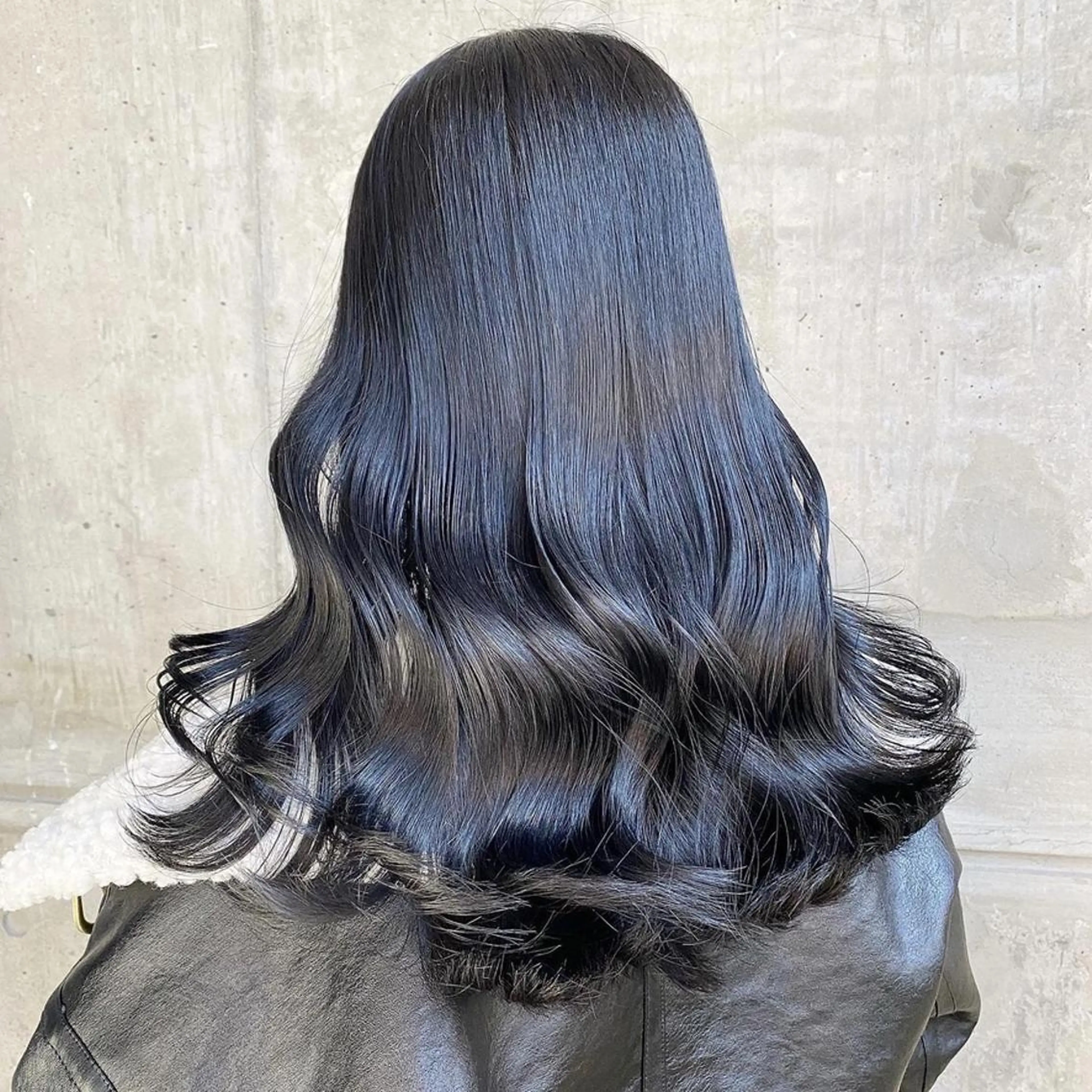 カラー 韓国🇰🇷トレンド レイヤーカット🩶のヘアスタイル