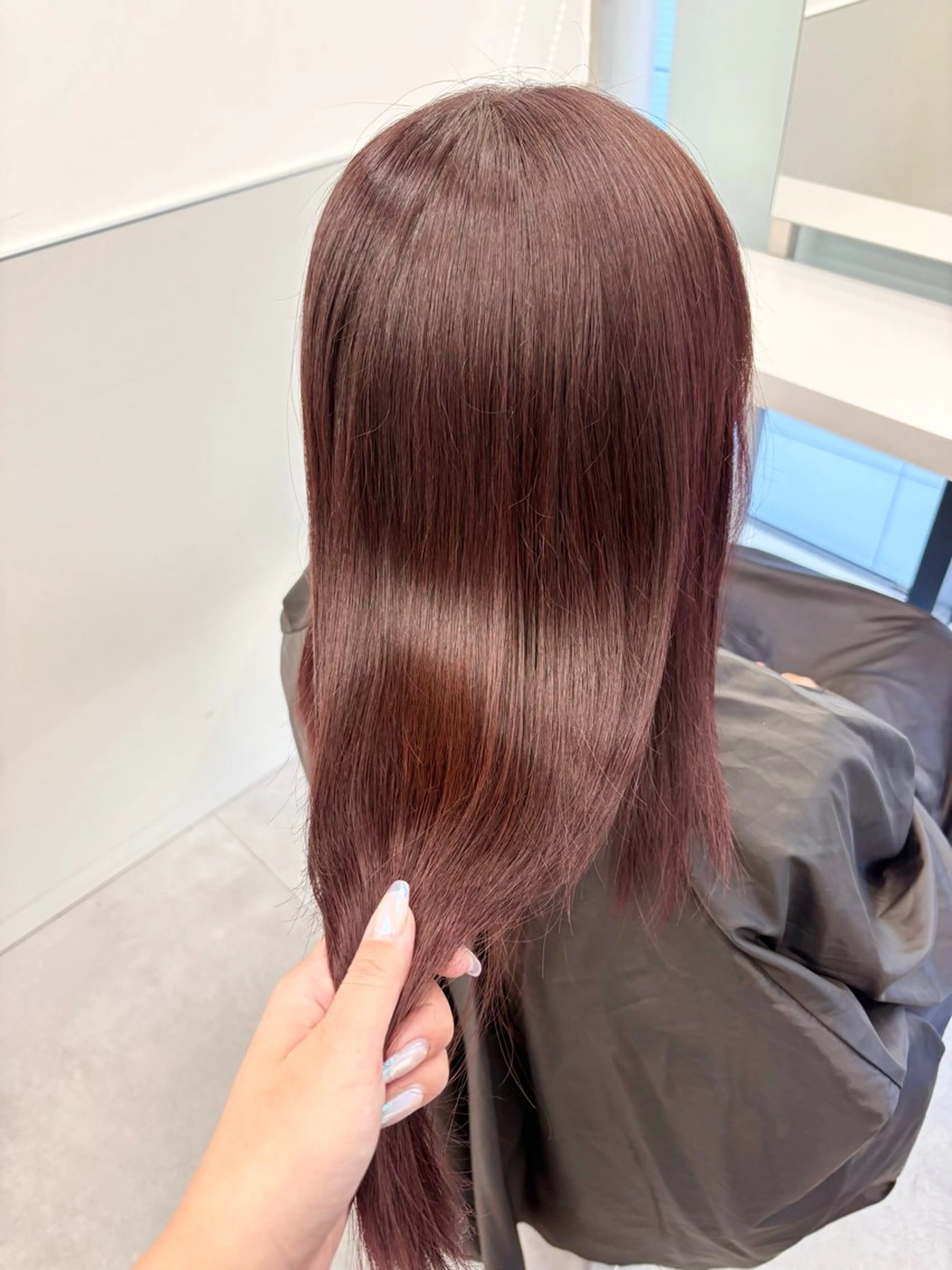 セミロング カラー ブリーチ ブリーチなしカラー レッドカラー ヘアカラー 天野 利咲のヘアスタイル