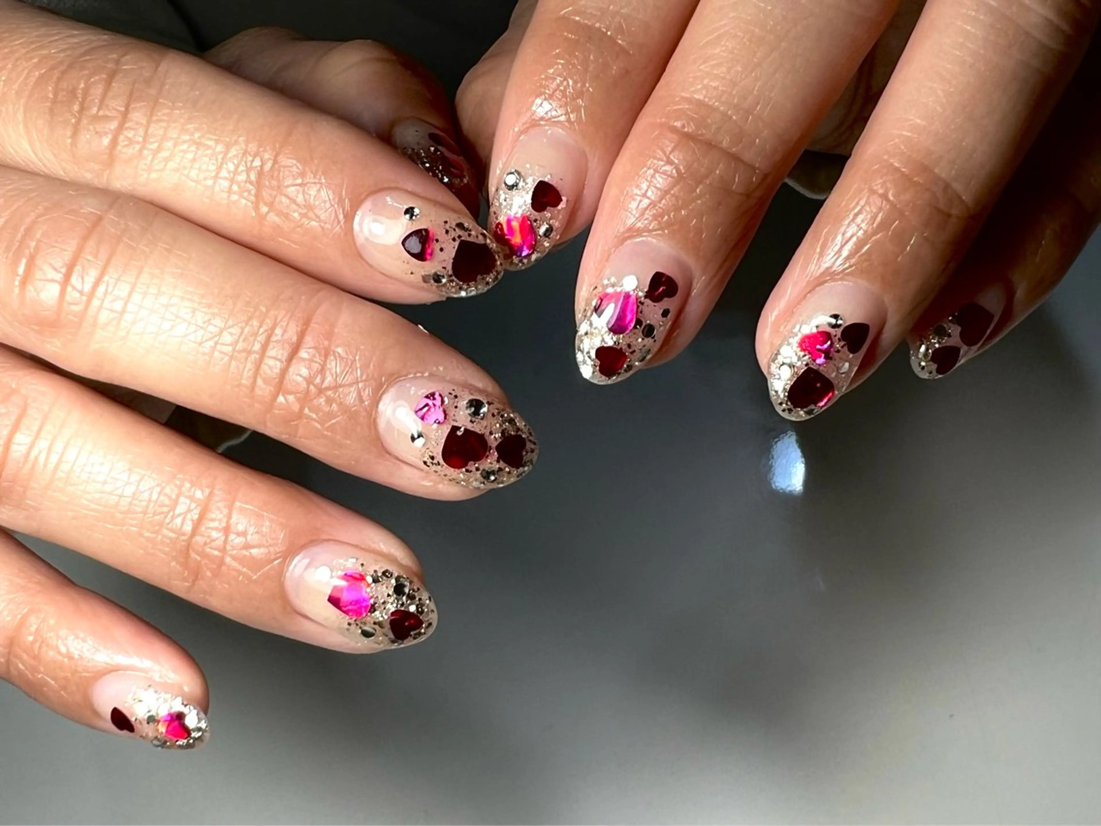 ネイル キラキラネイル シンプルネイル バレンタイン ハンドネイル Aile 〜エール〜のネイルデザイン