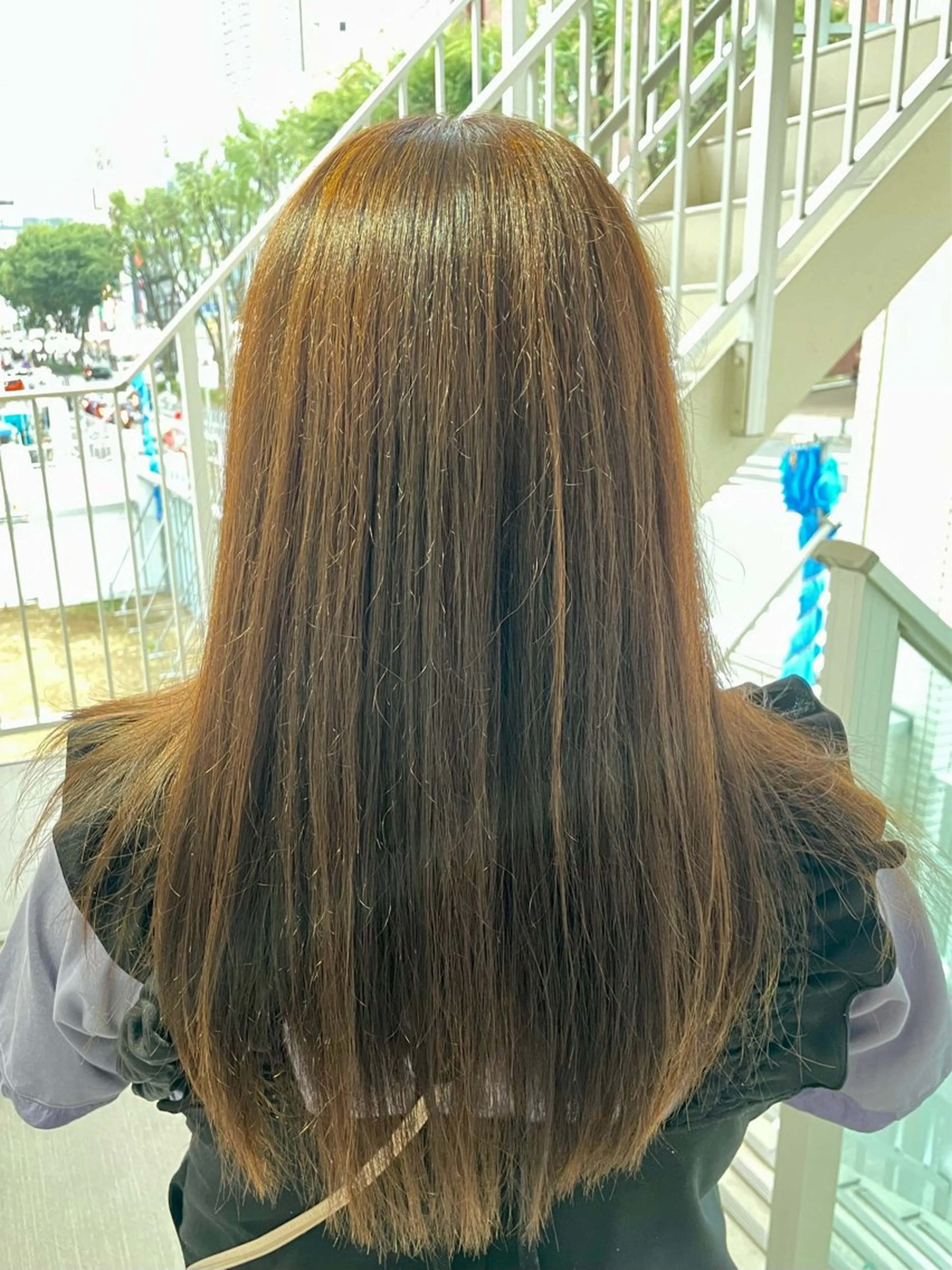 ロング カラー ブリーチ カット ヘアカラー トリートメント 立川・くびれミディ 旬なデザインカラーのヘアスタイル