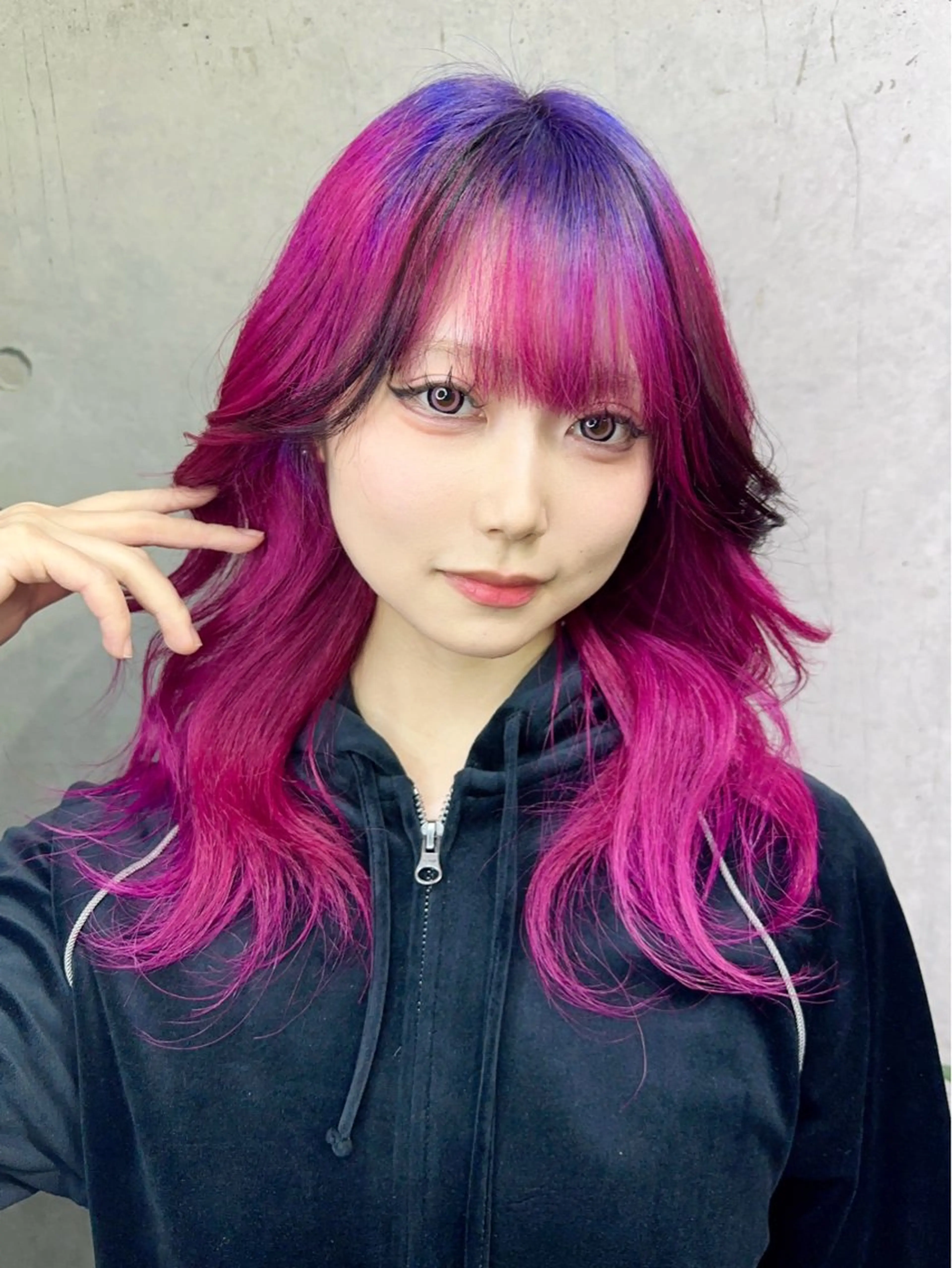 ミディアム カラー ミディアムレイヤー ピンクカラー レイヤーカット ヘアカラー トリートメント 名古屋のピンク好き かずくん🦩のヘアスタイル