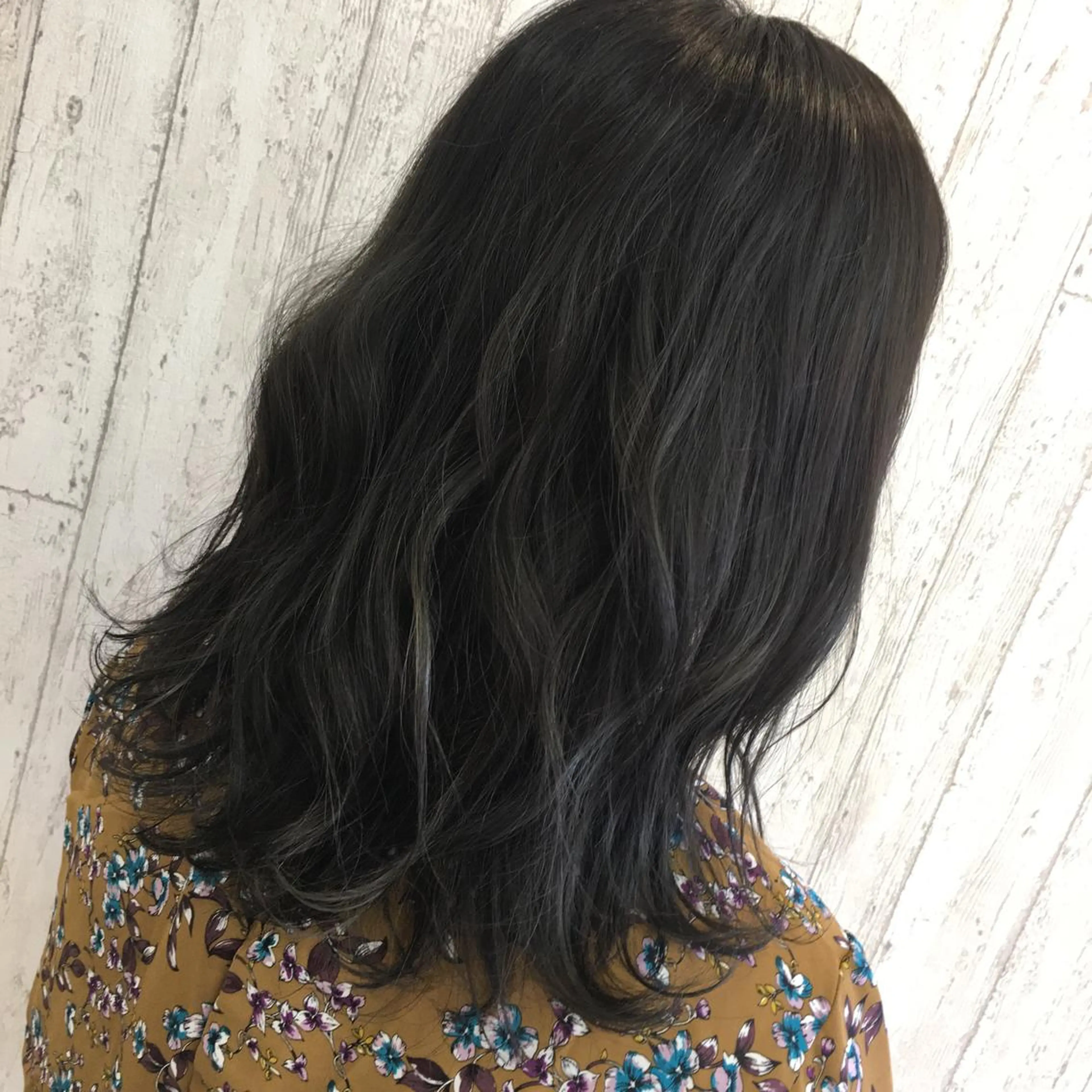 ミディアム カラー ブルーカラー ネイビーカラー Kaede .のヘアスタイル