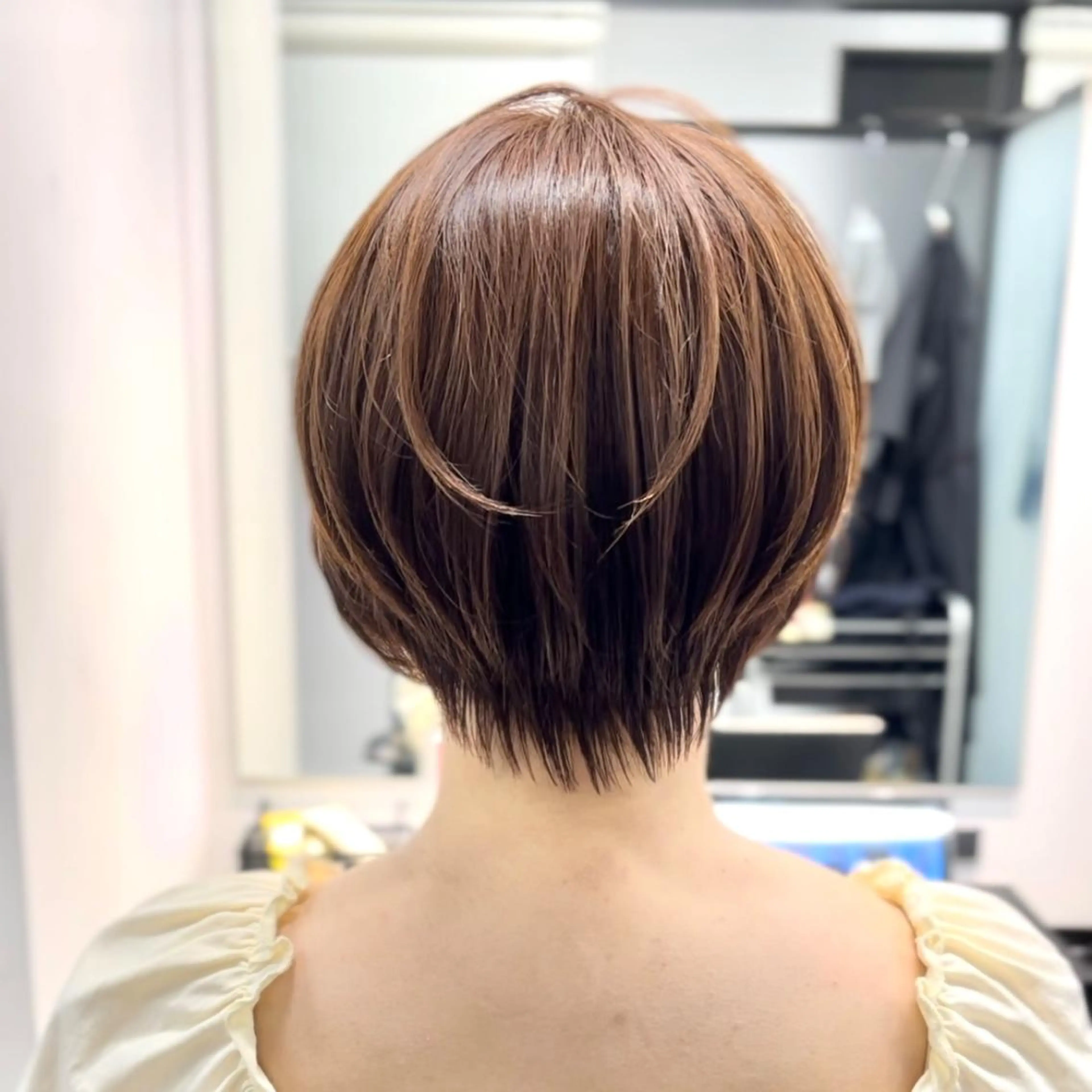 ショート カラー ブリーチ デザインカラー ハイライトカラー 顔周りカット ハイライト ショートヘア、ボブ こやさん　コヤマのヘアスタイル