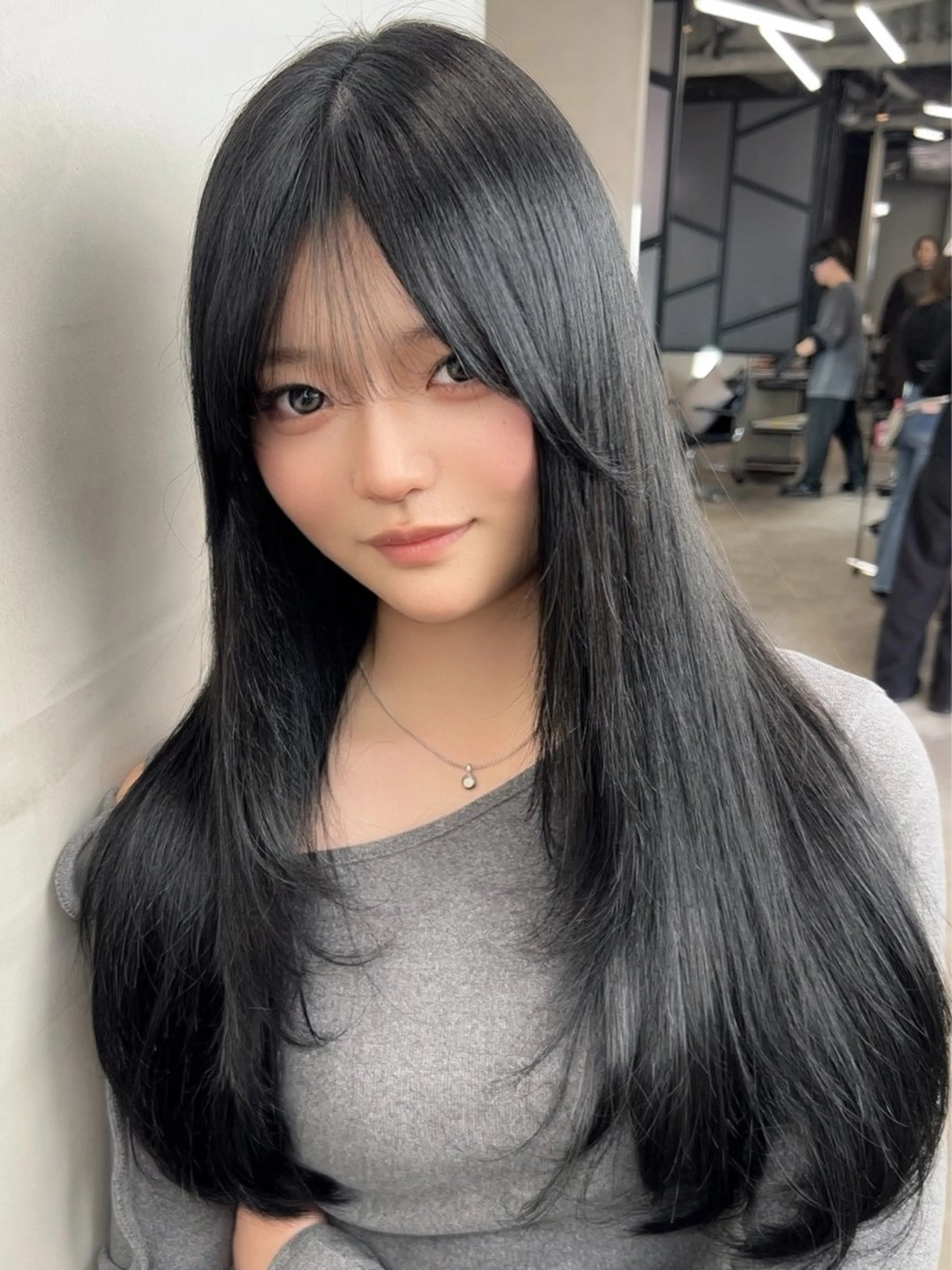 ロング カラー 透明感カラー レイヤーカット ロング カット ヘアカラー トリートメント 前髪/顔まわりカット 艶髪/髪質改善/縮毛のヘアスタイル