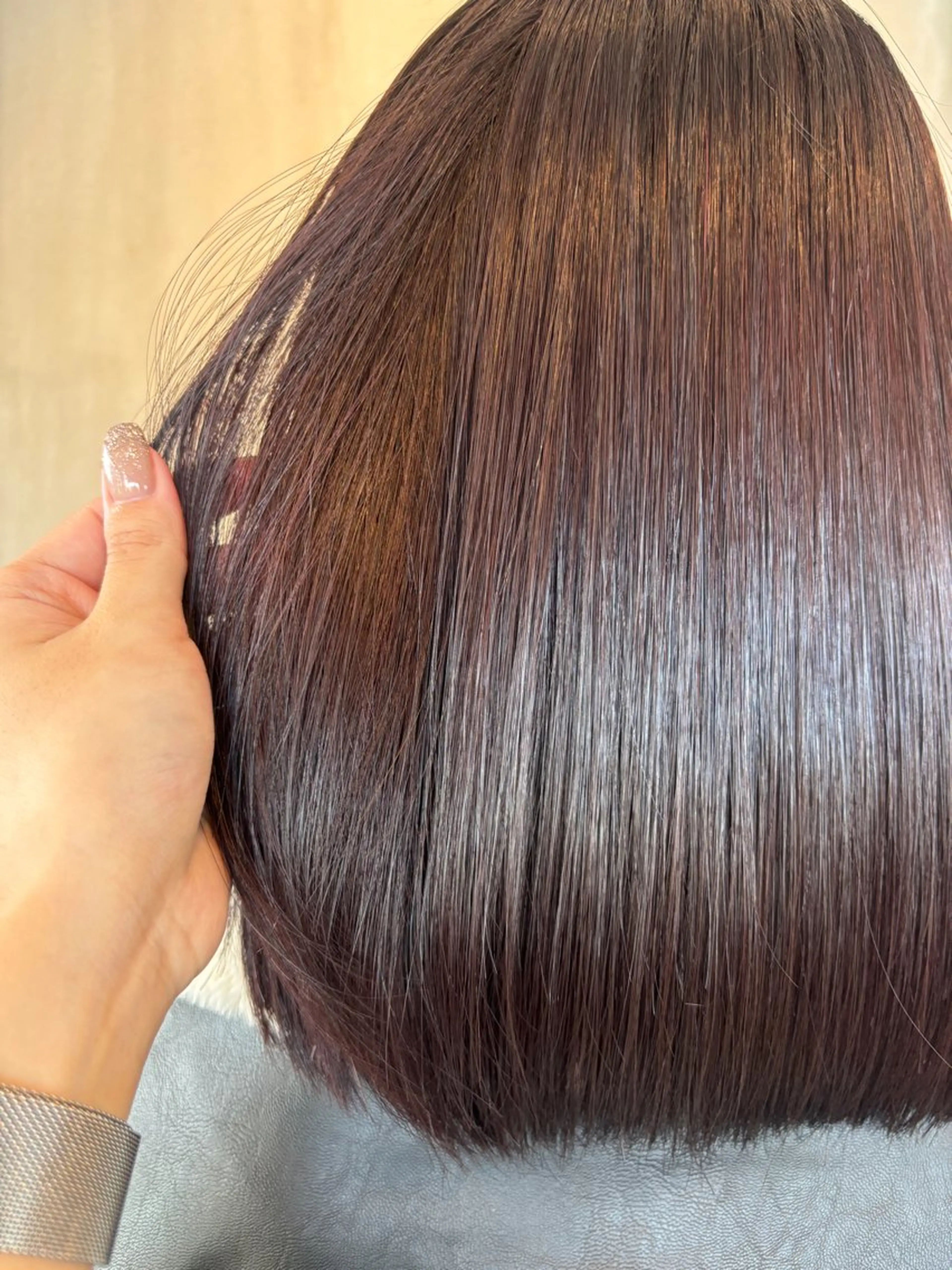 セミロング カラー ボルドーカラー ヘアカラー 小木曽 里華のヘアスタイル