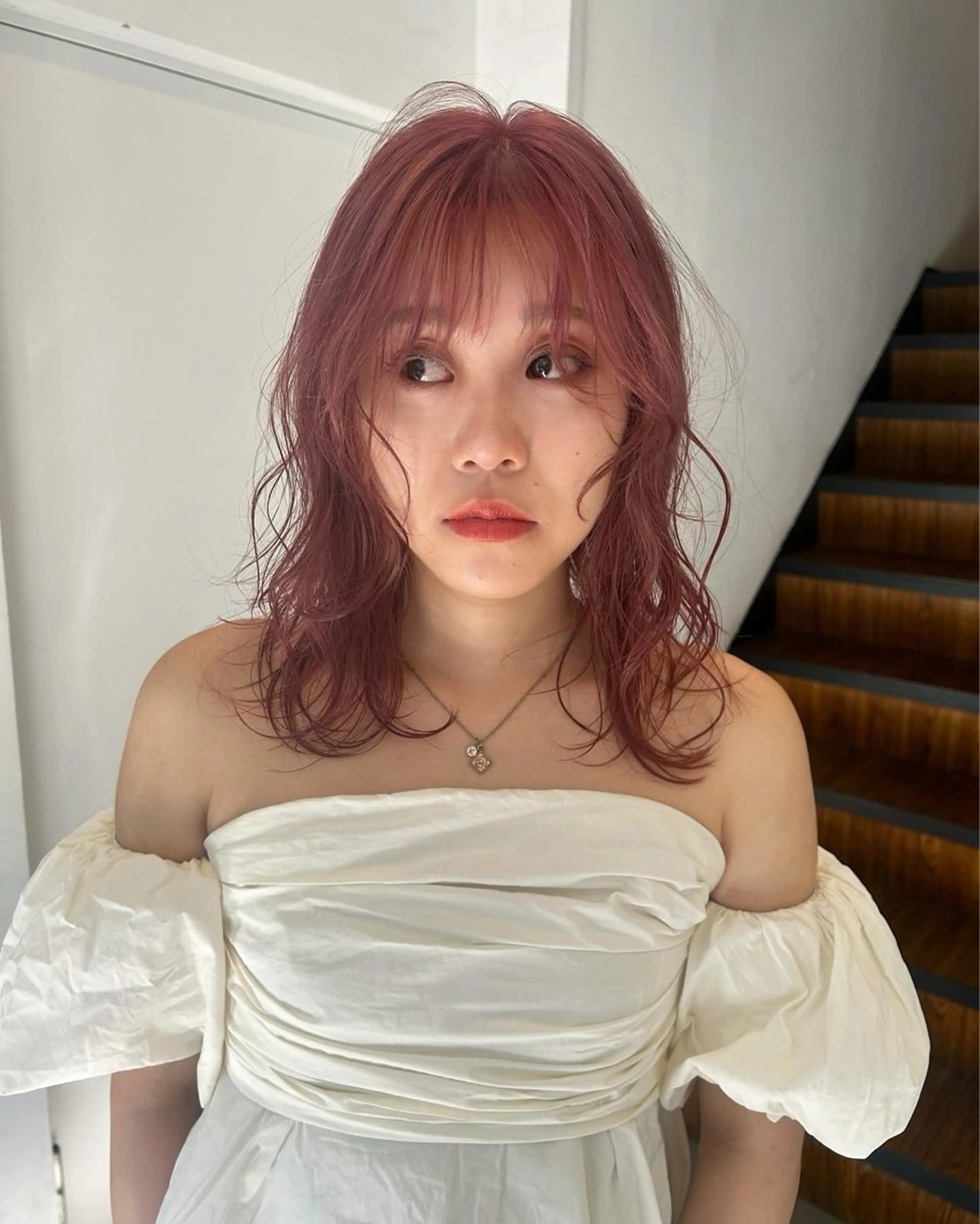 ミディアム カラー ベージュカラー ピンクカラー ピンクベージュ カット ヘアカラー トリートメント 心斎橋/レイヤー/ ブリーチ/モエのヘアスタイル