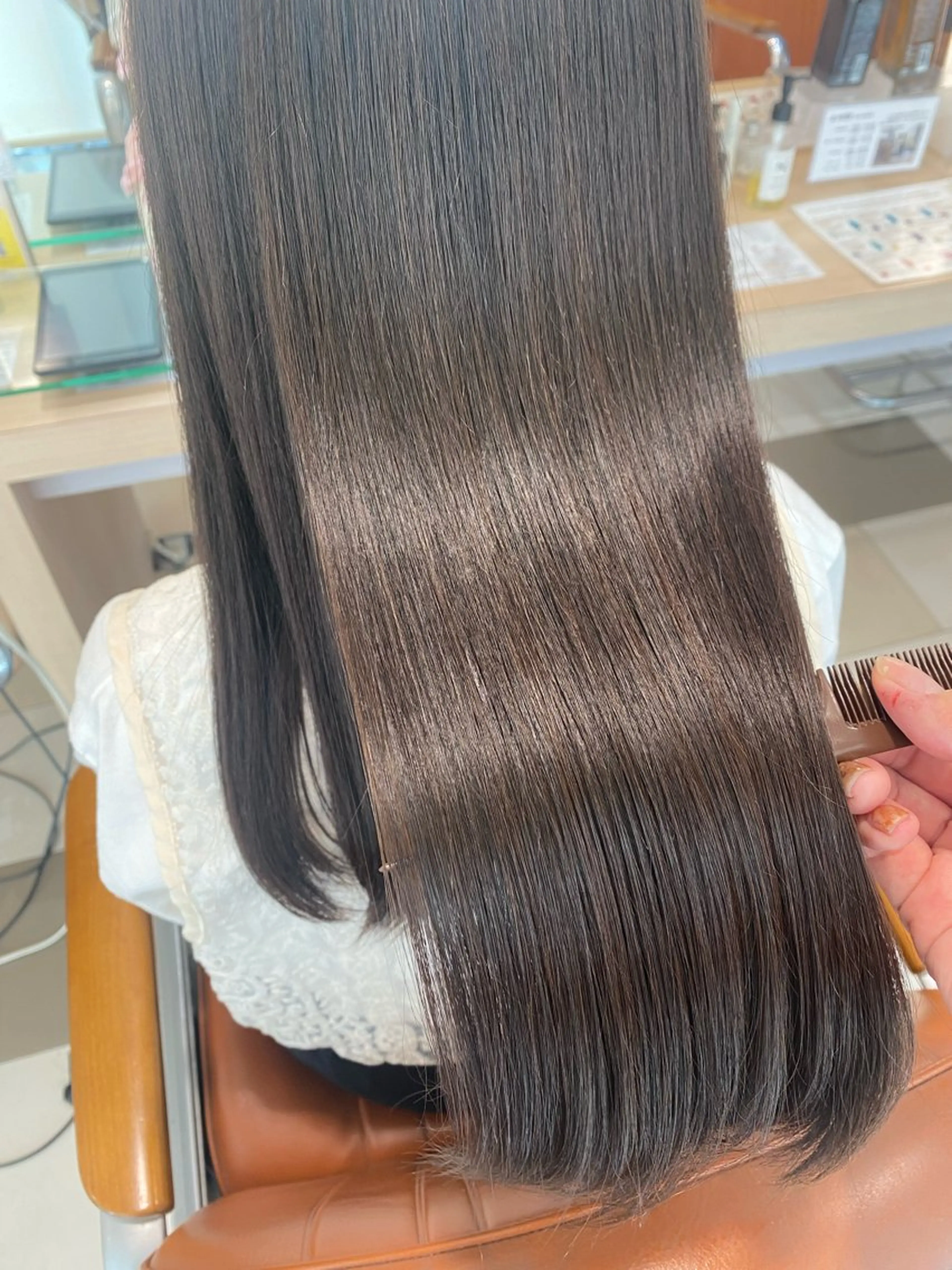 セミロング mei / 艶カラー ミディアム レイヤーのヘアスタイル