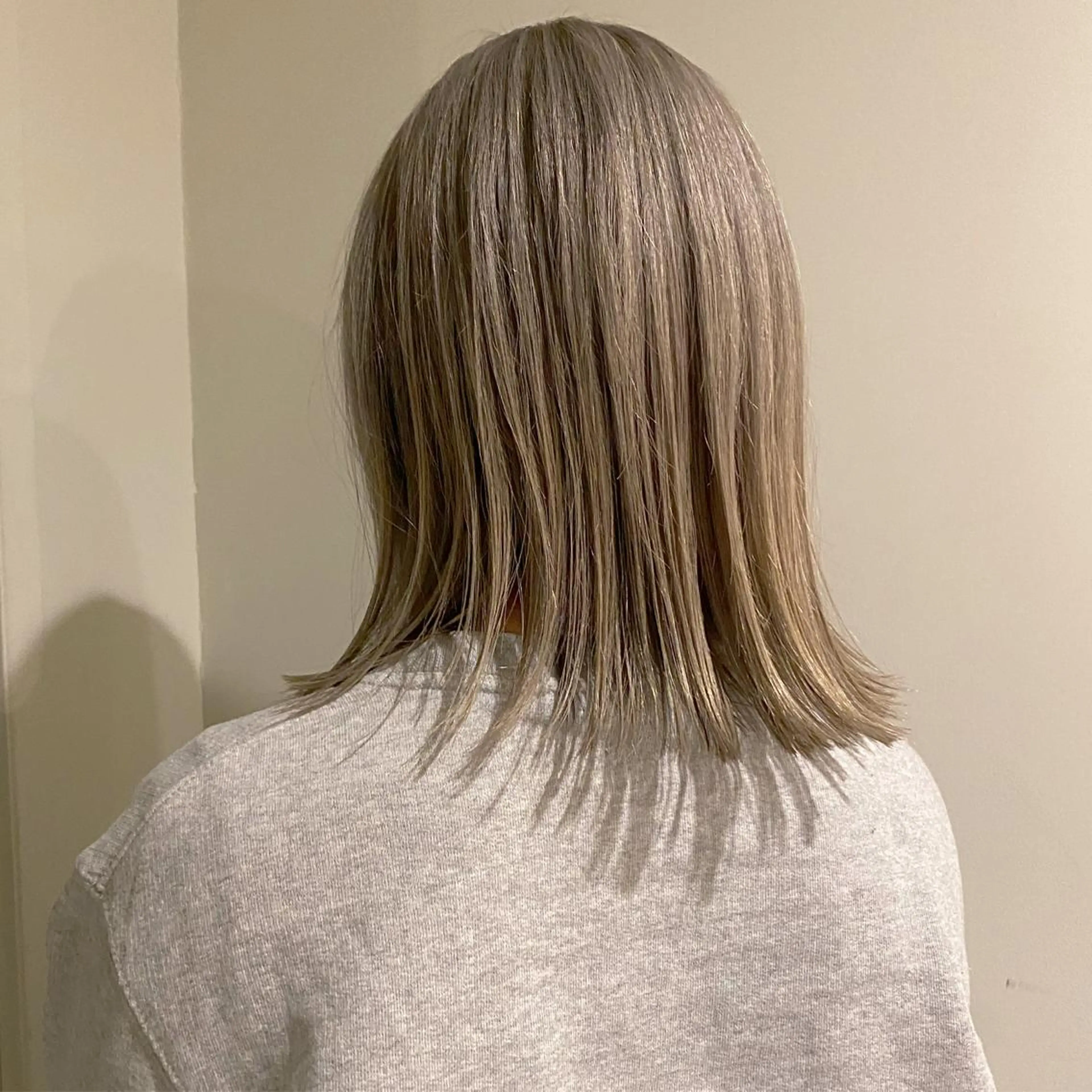 カラー 美髪ストレート 川本雄己のヘアスタイル