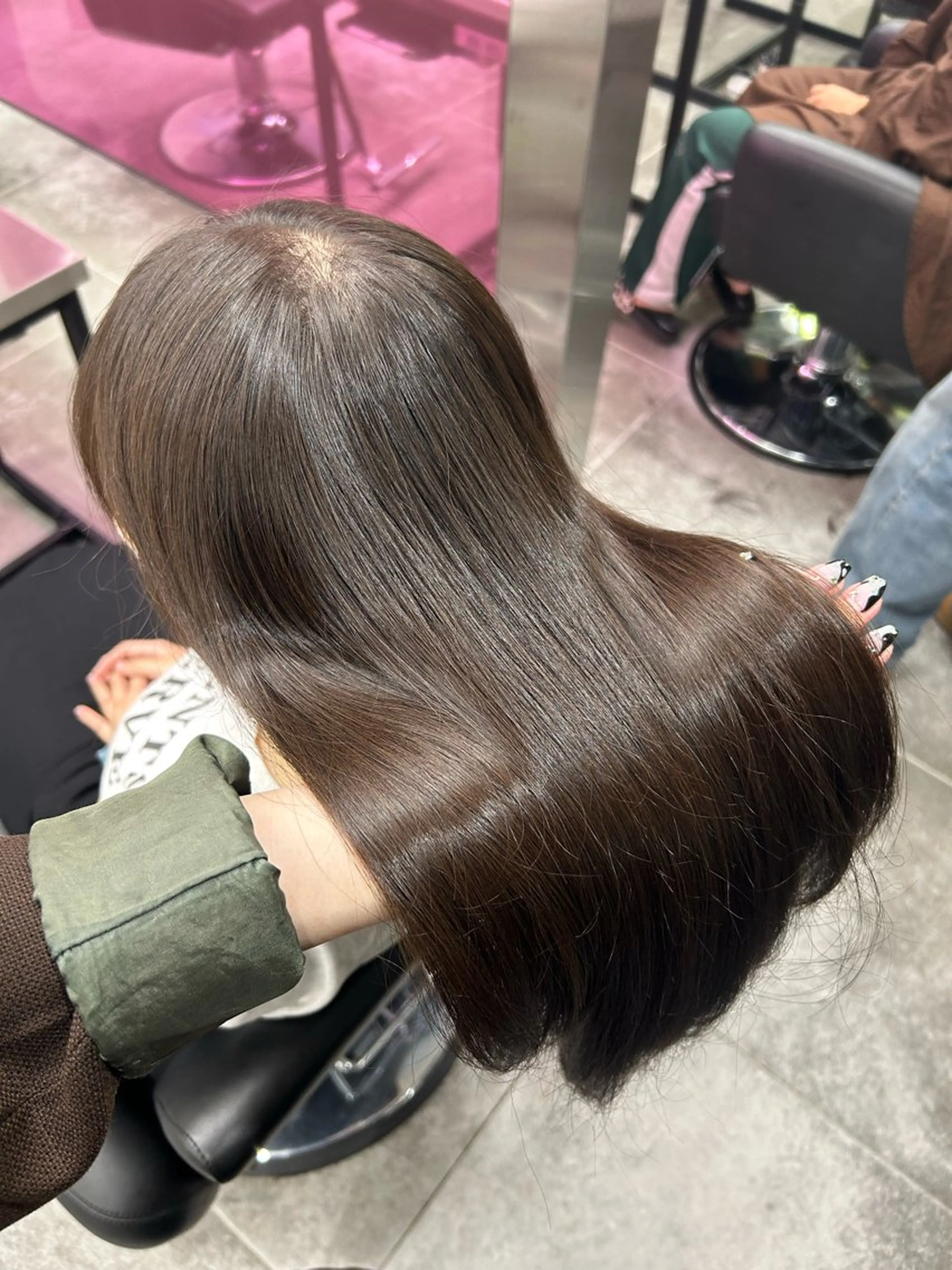 ロング カラー 透明感カラー オリーブカラー 菊池 梨麻のヘアスタイル