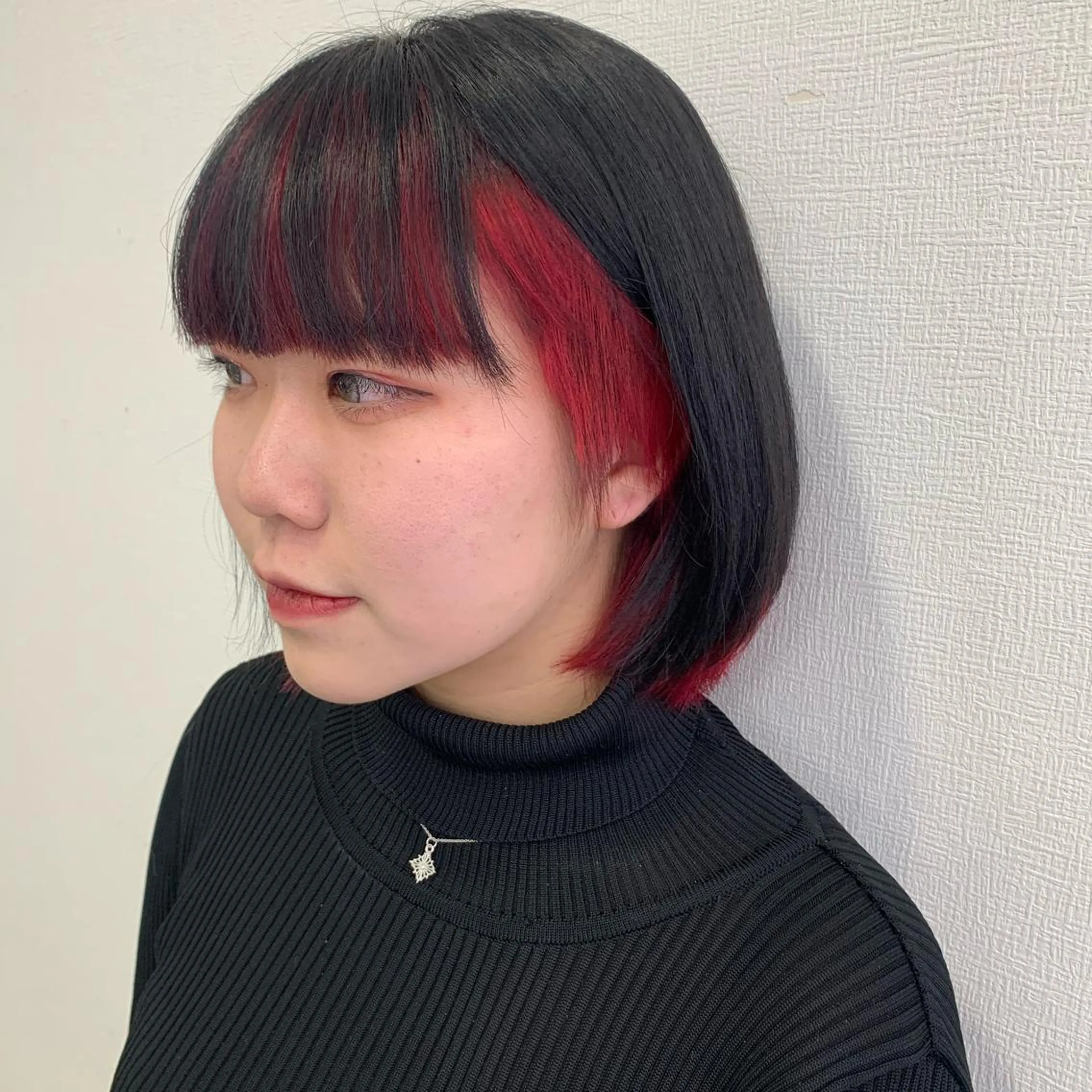 ミディアム カラー ヘアアレンジ カット ヘアカラー トリートメント ヘアセット 韓国レイヤーカット/ 儚げカラーチナツのヘアスタイル