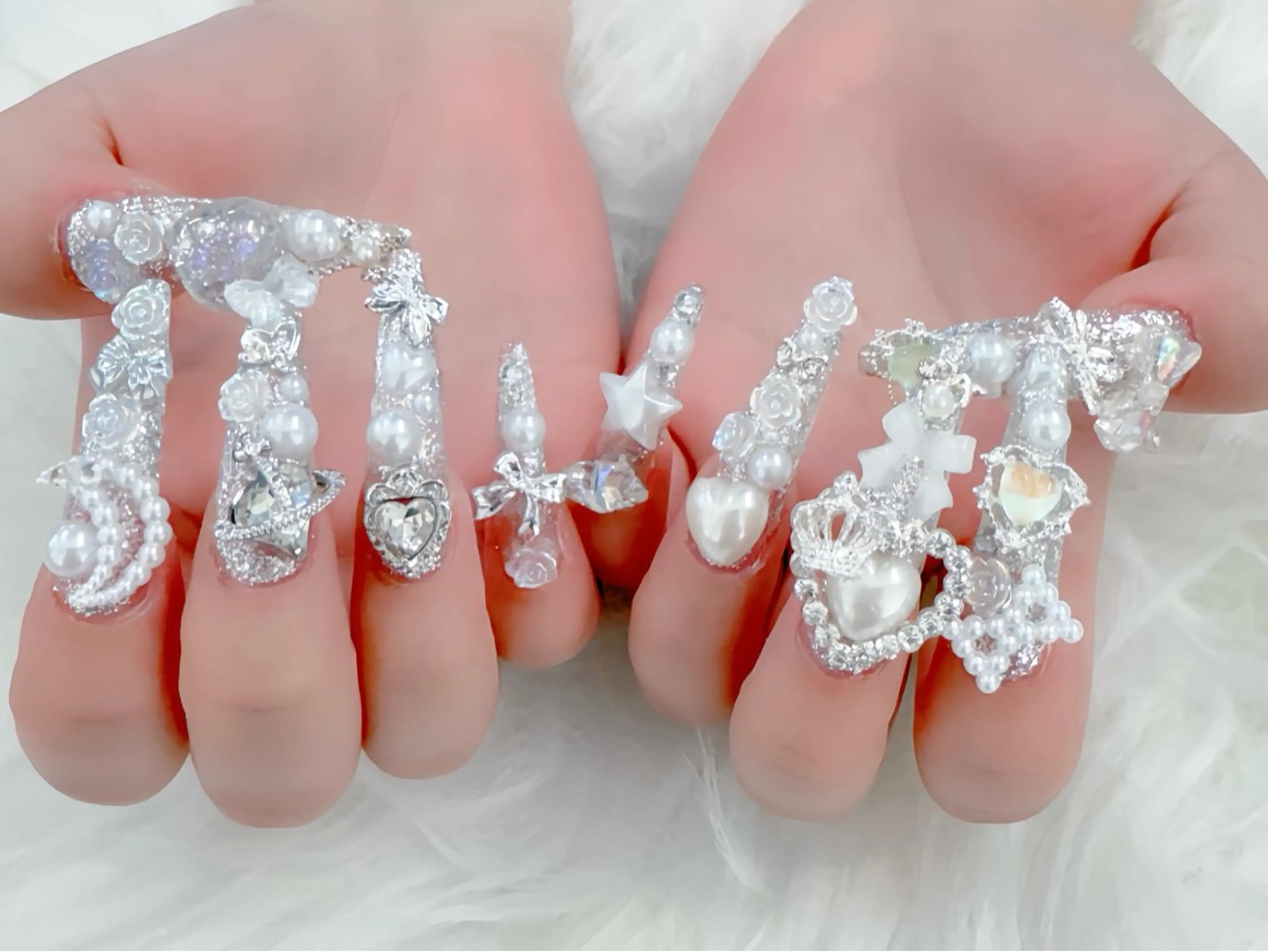 ネイル オーロラネイル チークネイル 桜ネイル クリアネイル ドット ハンドネイル Rin Nail 新大久保店のネイルデザイン
