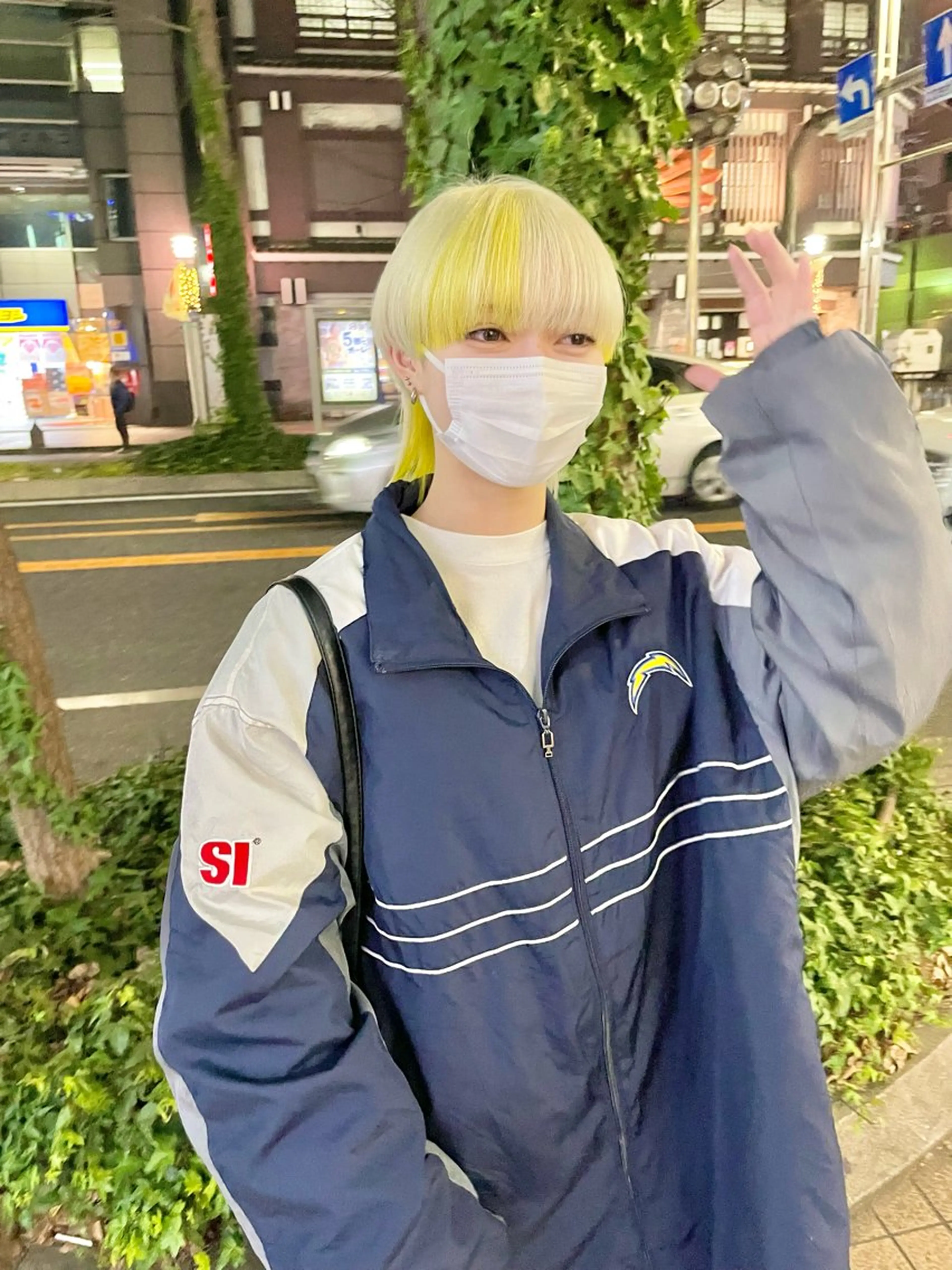 ショート インク 美容院のヘアスタイル