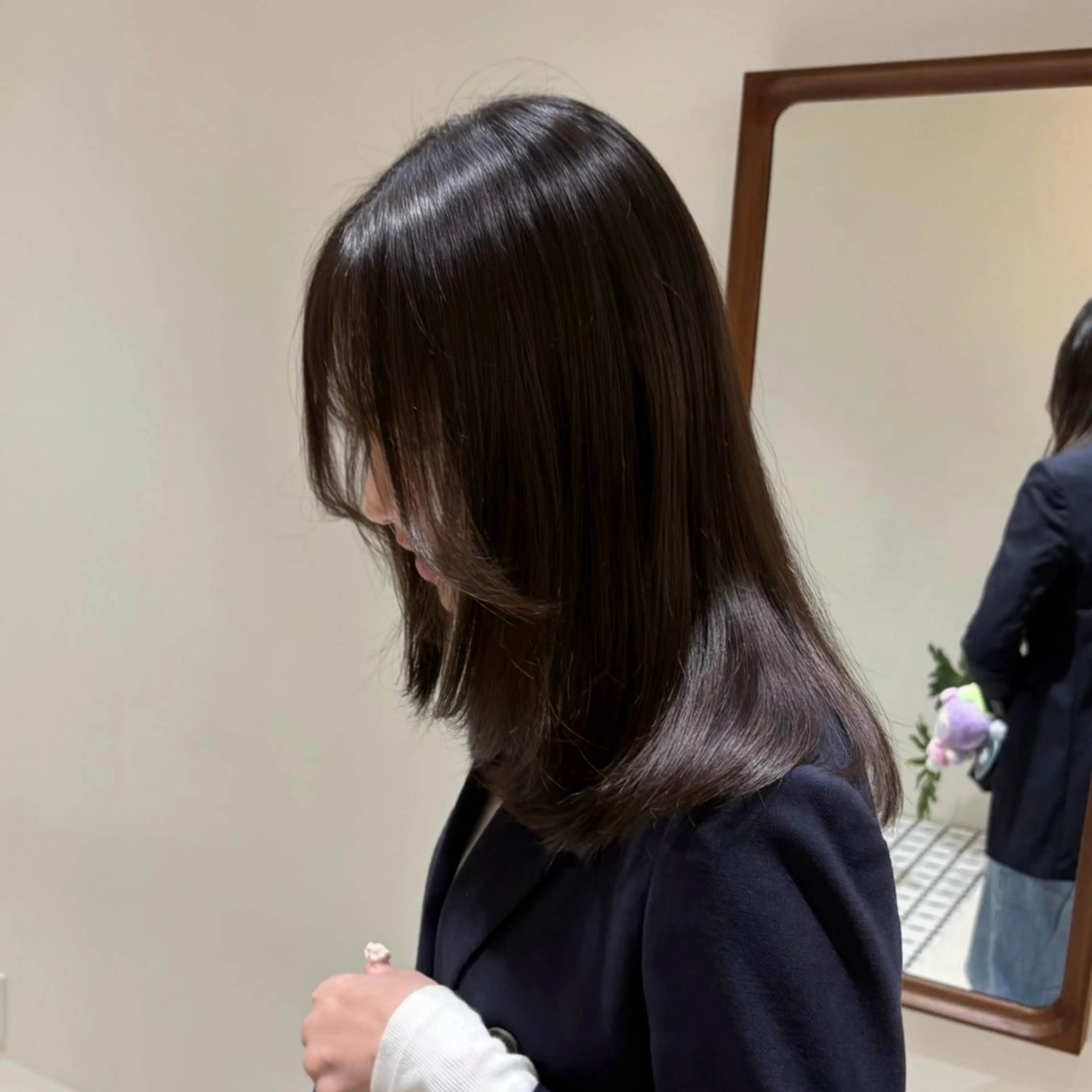 ミディアム ミディアムレイヤー レイヤーカット 蓑輪璃央 ショートカットのヘアスタイル