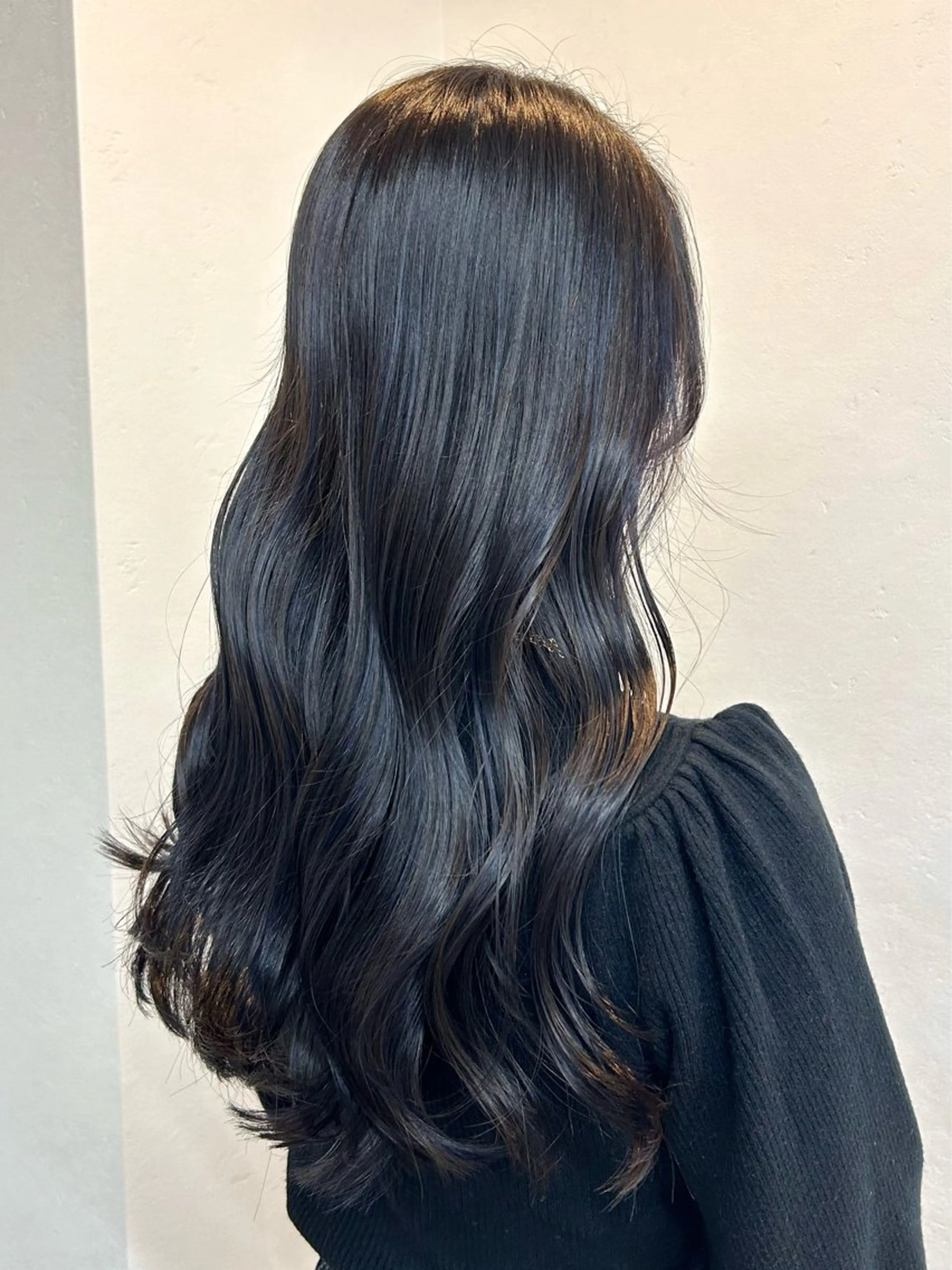 ロング カラー 黒髪 ブルーカラー ブルーブラック ヘアカラー トリートメント 艶カラー/レイヤー/ ハイトーン/まなみのヘアスタイル