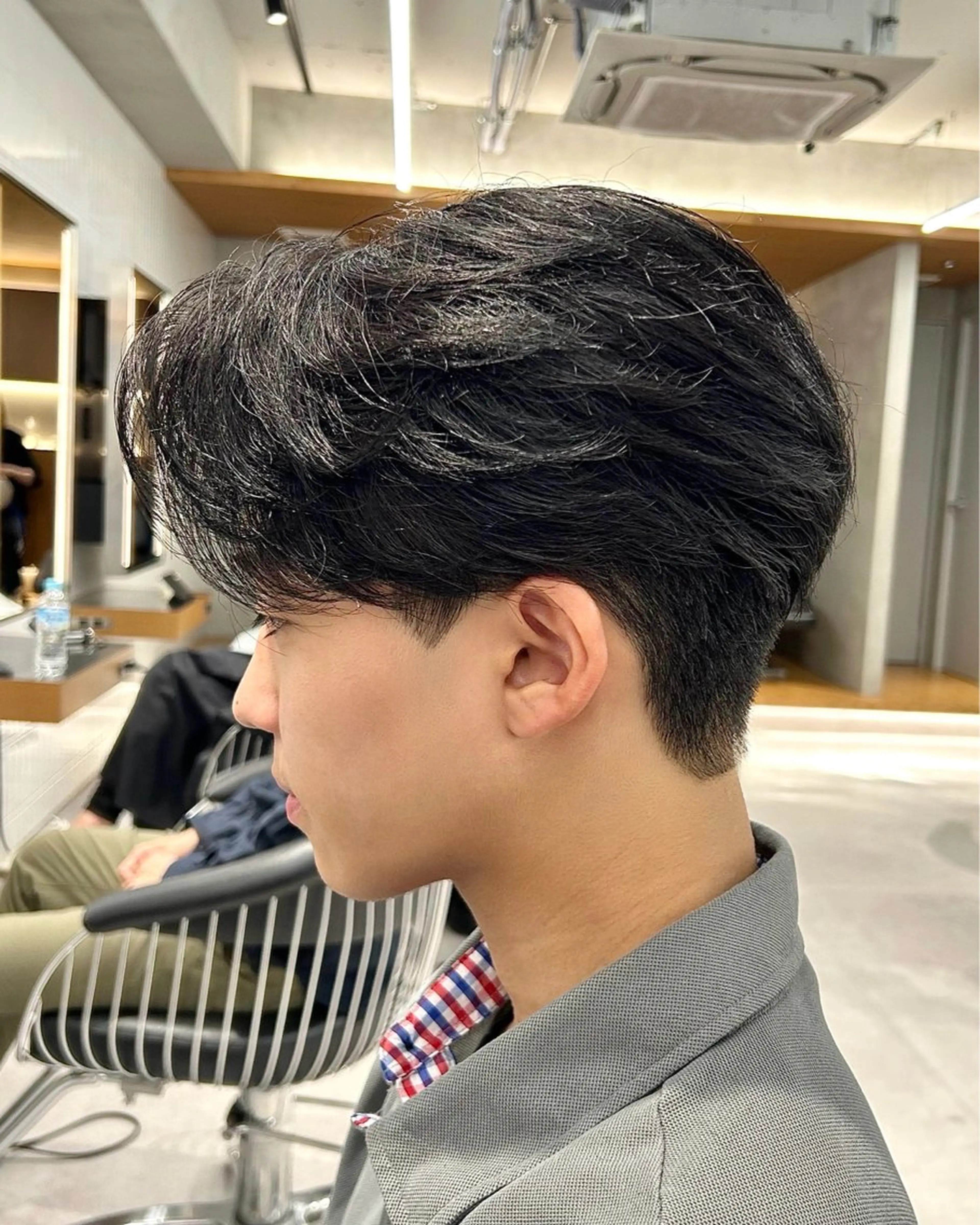 メンズ カット 縮毛矯正 ヘアセット 圧倒的 毛流れ センターパートのヘアスタイル