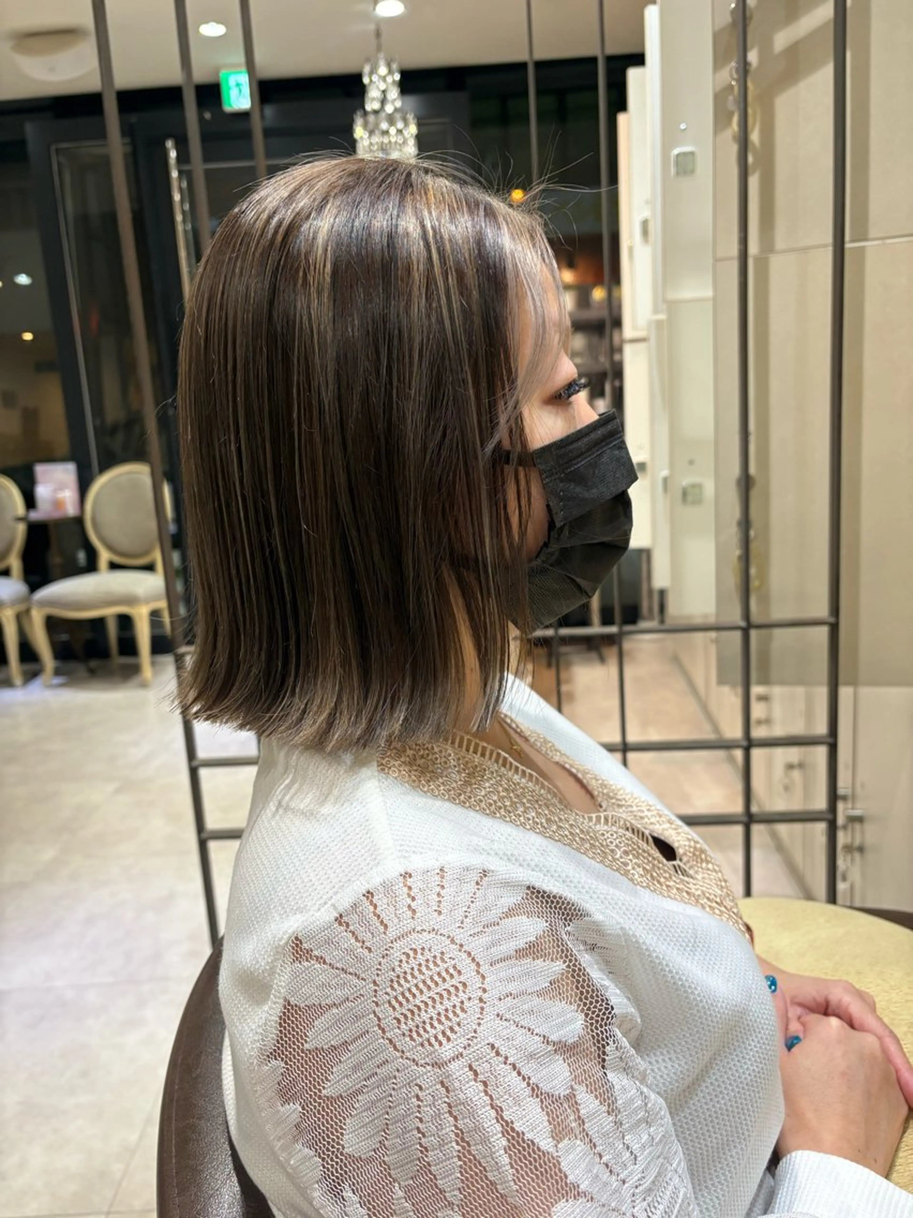 ミディアム カラー 切りっぱなしボブ ブリーチ ハイライトカラー ボブ ハイライト レイヤー/ブリーチ/ 山本かほのヘアスタイル