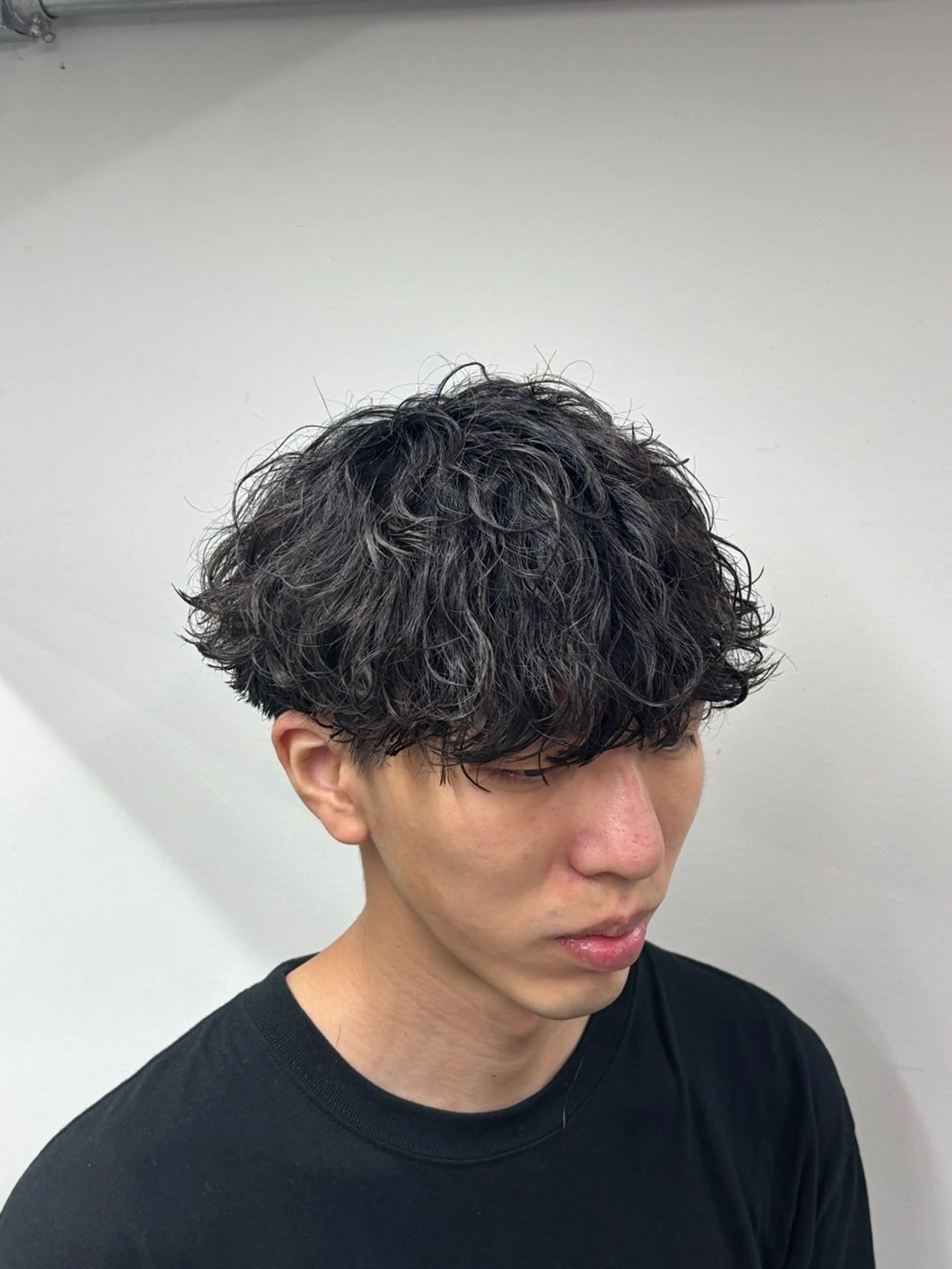 パーマ メンズハイトーン 北斗💍レイヤーのヘアスタイル