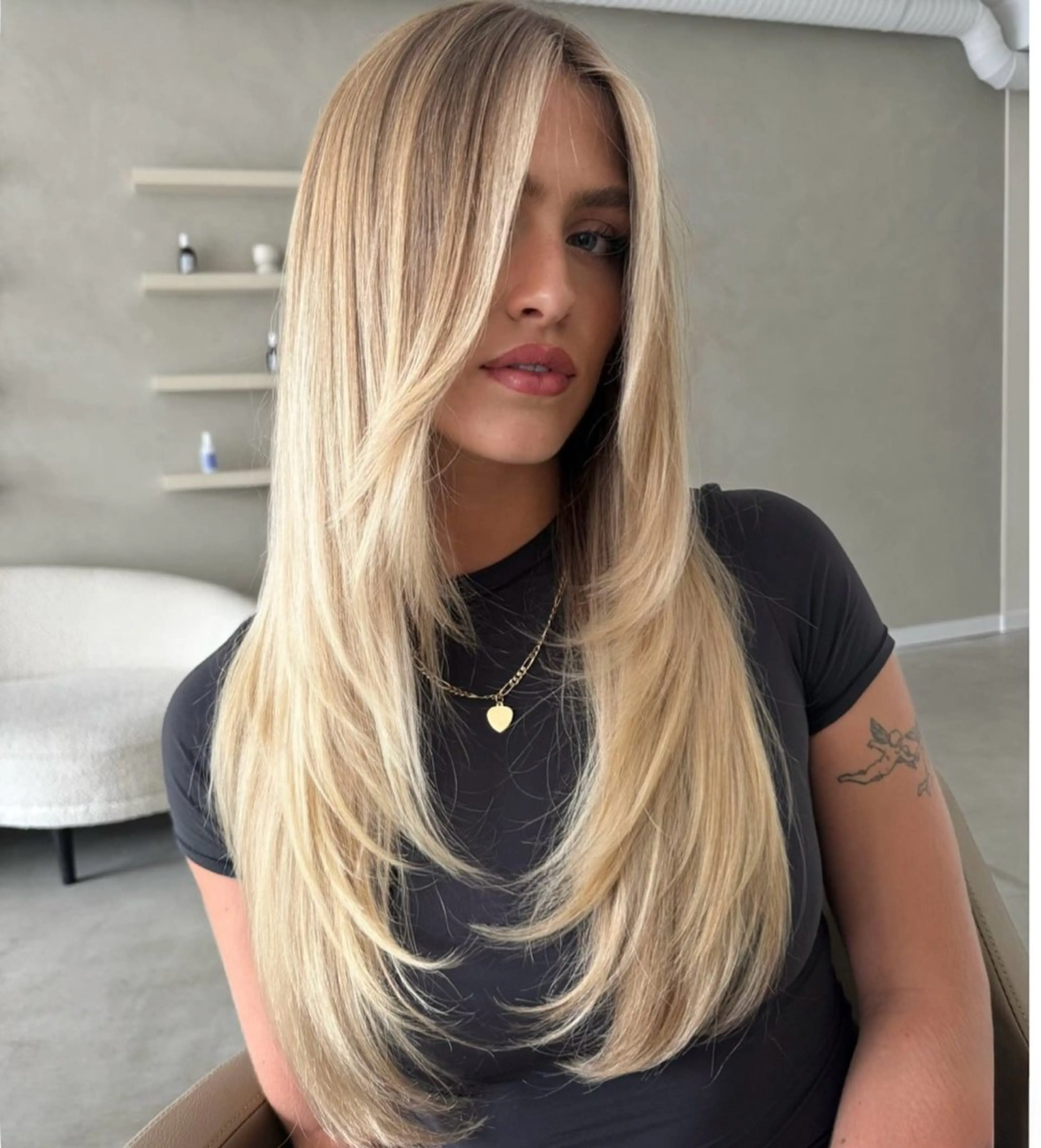 ロング YOLO 渋谷 konaのヘアスタイル