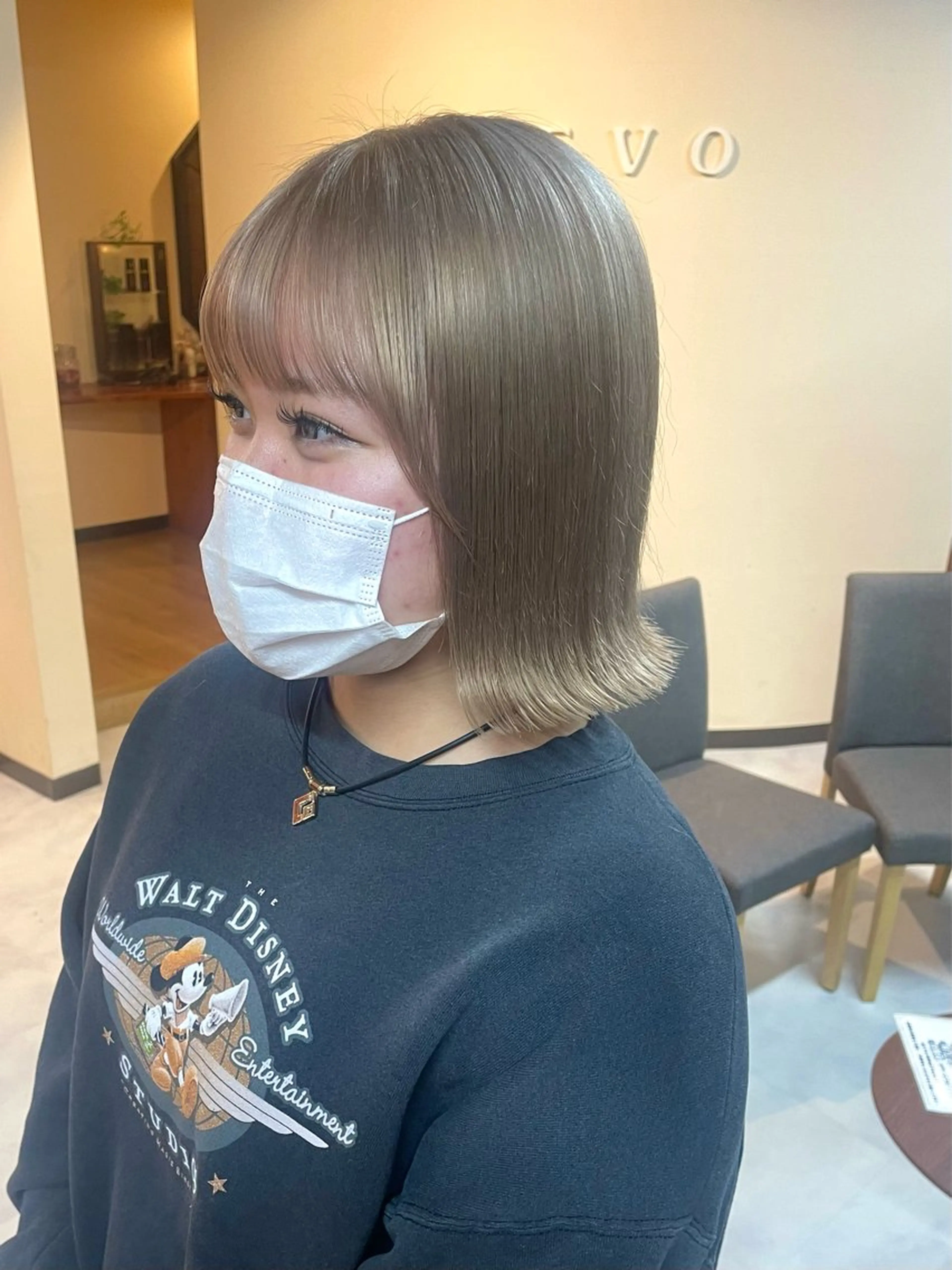 ショート アッシュ ボブ 外ハネヘア ヘアカラー 宮本 いぶきのヘアスタイル