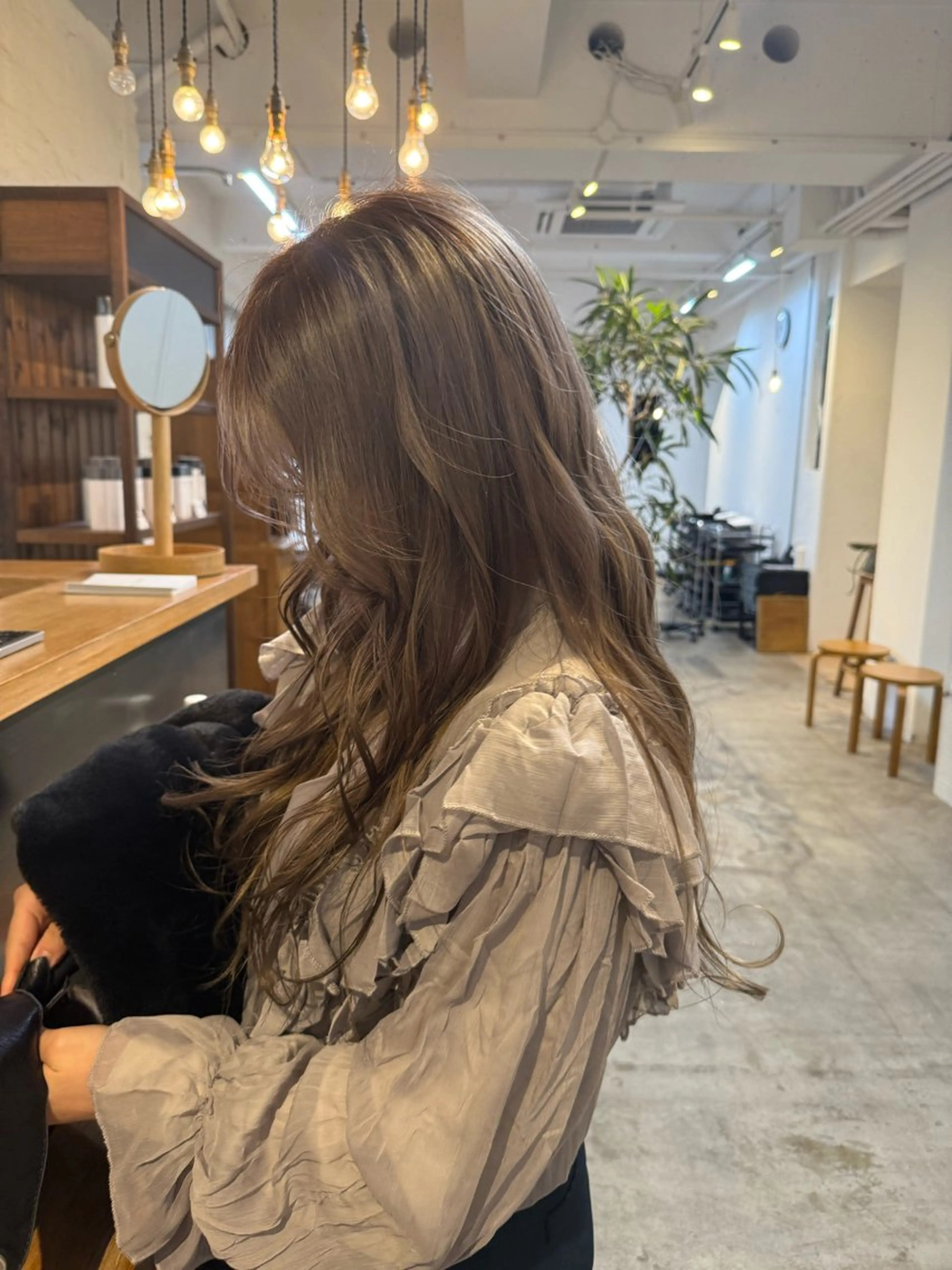 カラー グレージュ ミルクティーグレージュ YURiA レイヤー🫧のヘアスタイル