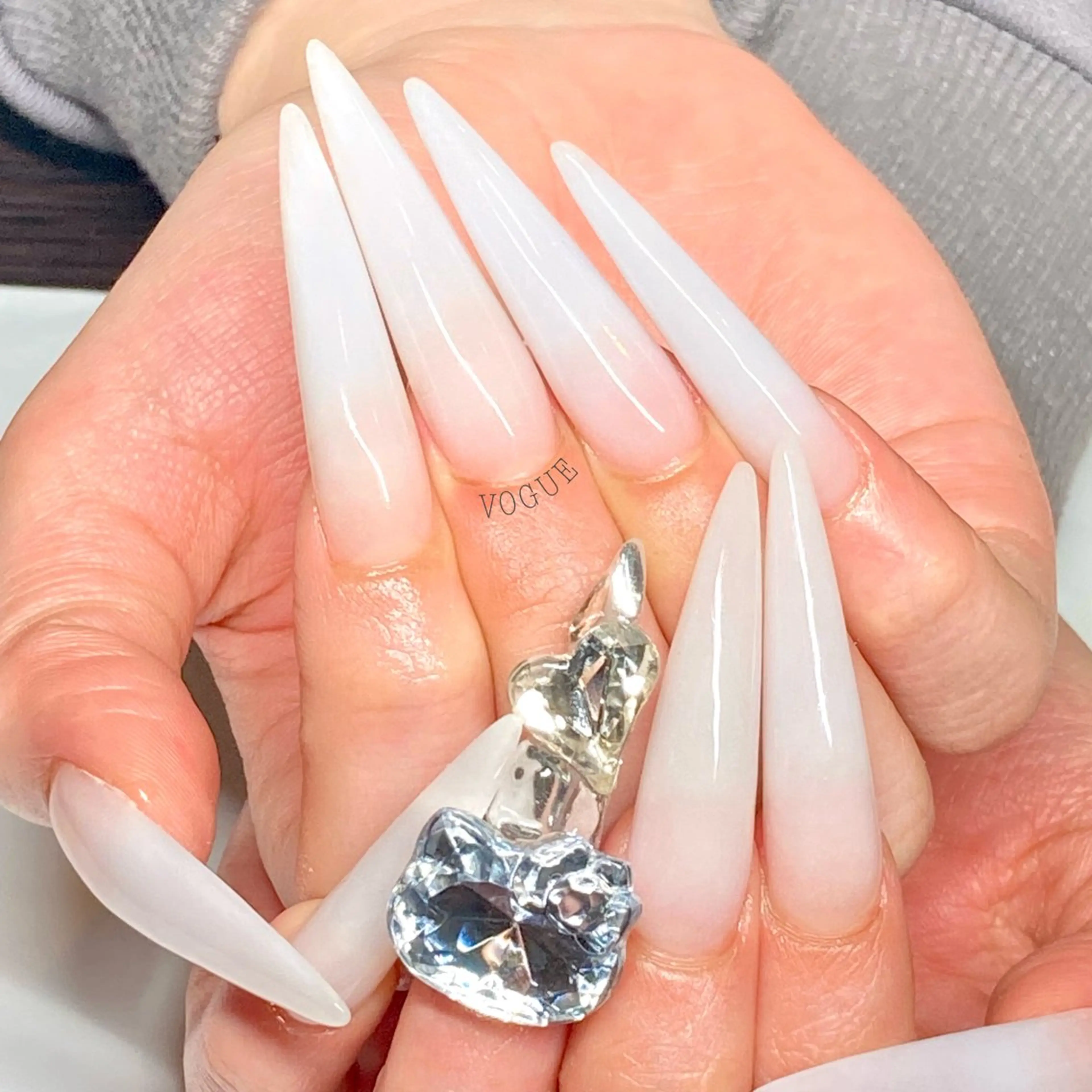 ネイル ハンドネイル VOGUE ×SWANのネイルデザイン