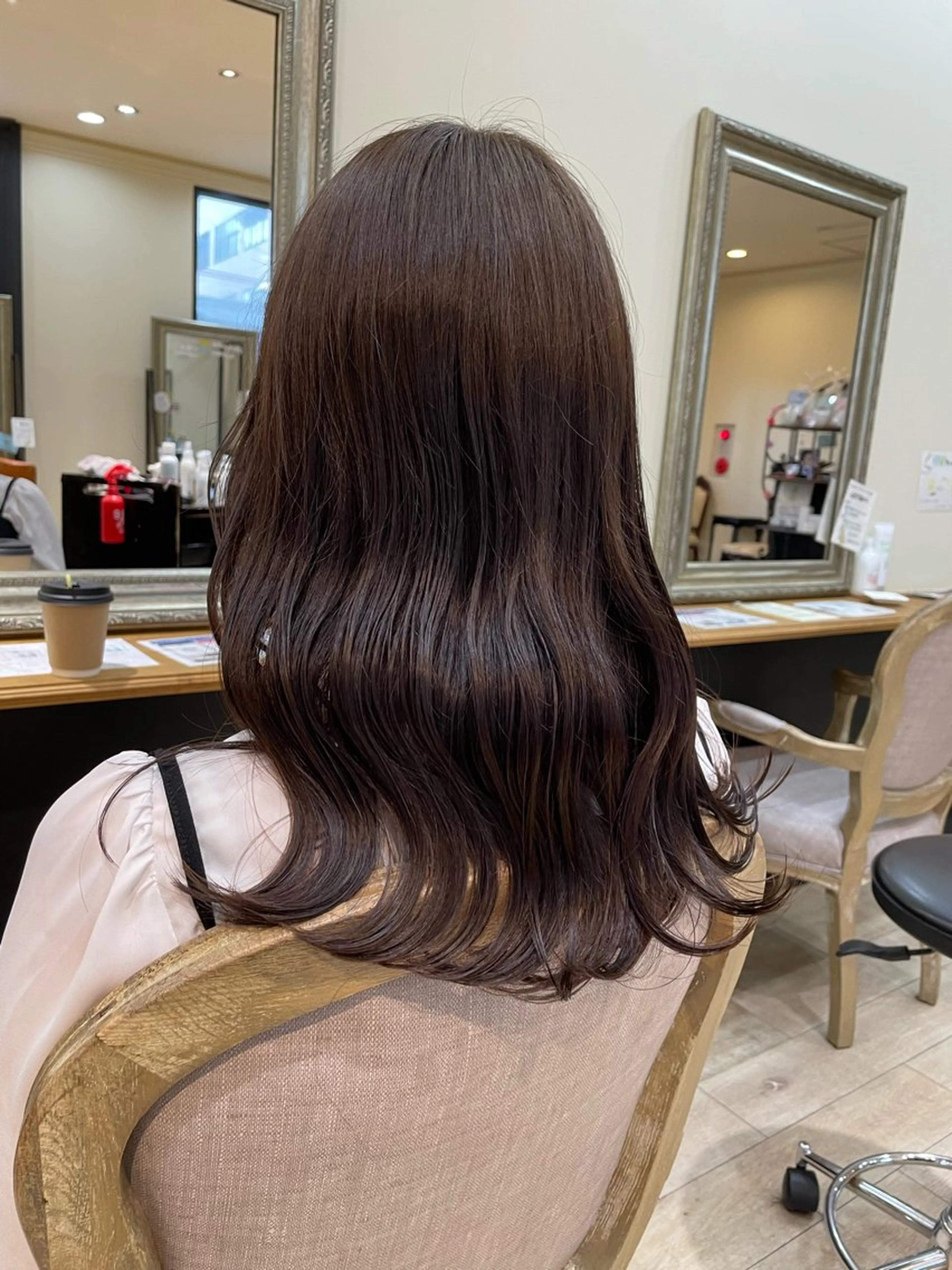 カラー ヘアカラー トリートメント しおり🍬 KOKORO🤍のヘアスタイル