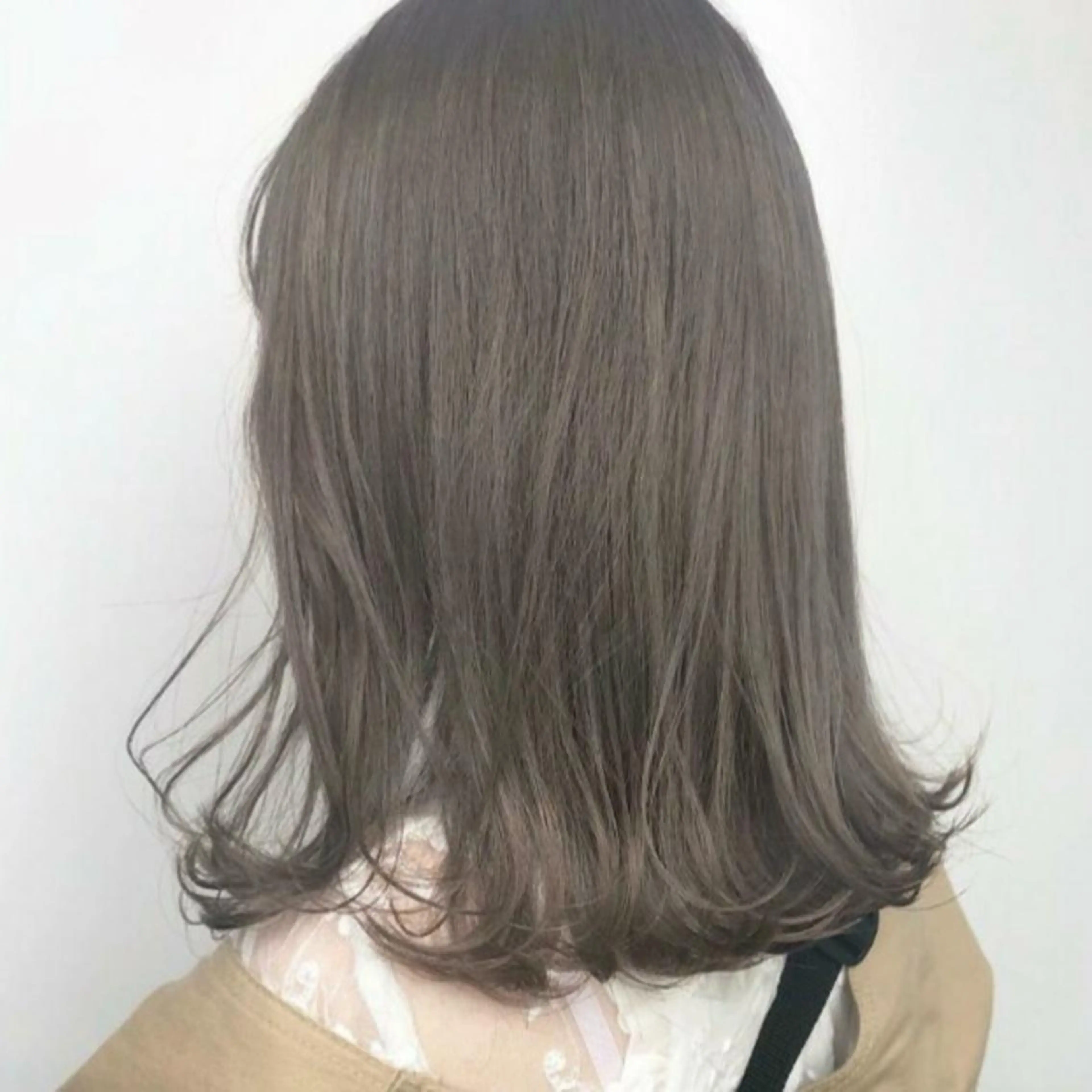 ミディアム ヘアアレンジ パーマ カラー アッシュ ブルーカラー ブルーアッシュ グレージュ 外ハネヘア ヘアカラー トリートメント かわい ゆうな 髪質改善/縮毛矯正のヘアスタイル